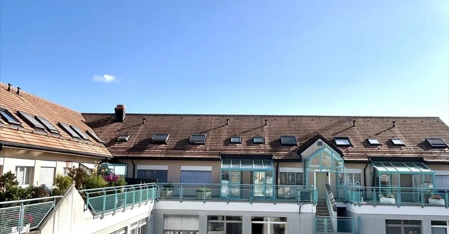 Edificio ad uso misto in affitto - Foto 3 di 11