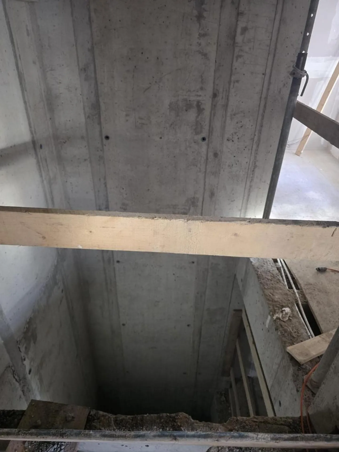 Building completely renovated? 4 apartments + 1 commercial space in Porrentruy (JU) - Photo 3 of 5