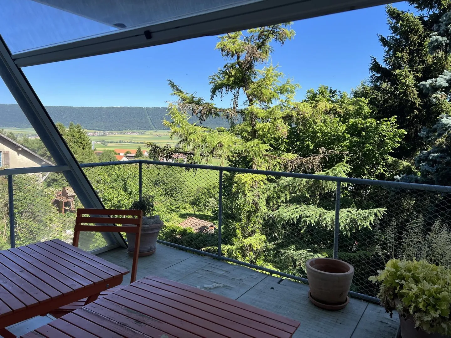 Ein perfektes Gleichgewicht: Zentralität, Grünflächen und schöne Aussicht in Cernier - Foto 2 von 9