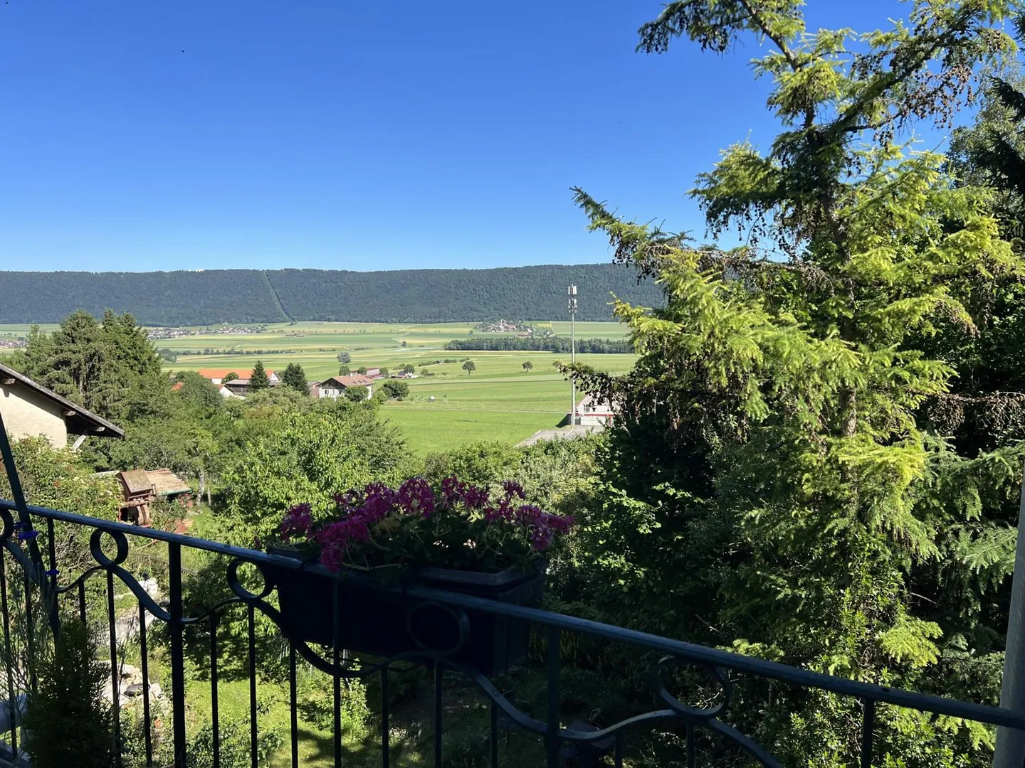 Ein perfektes Gleichgewicht: Zentralität, Grünflächen und schöne Aussicht in Cernier - Foto 4 von 9