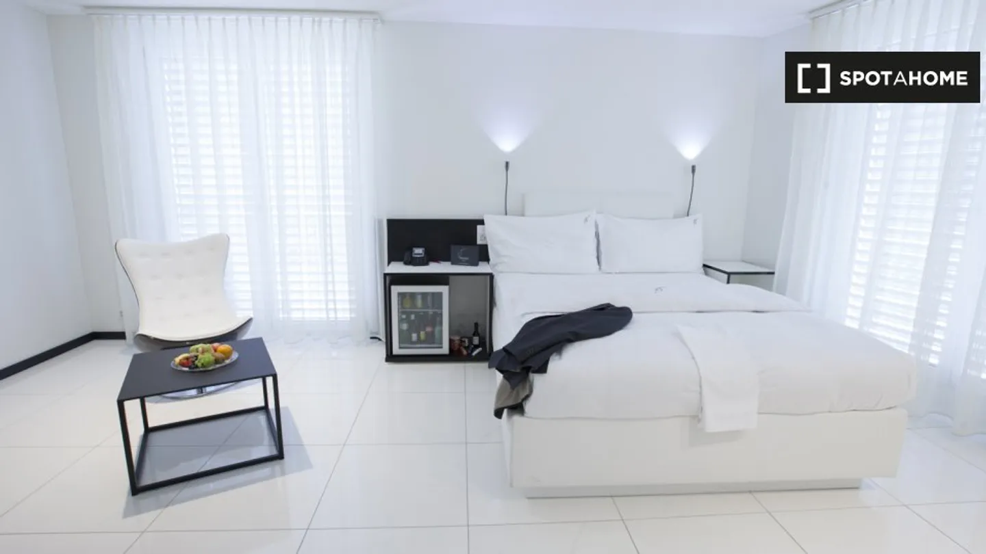 Studio for rent - Photo 2 of 6