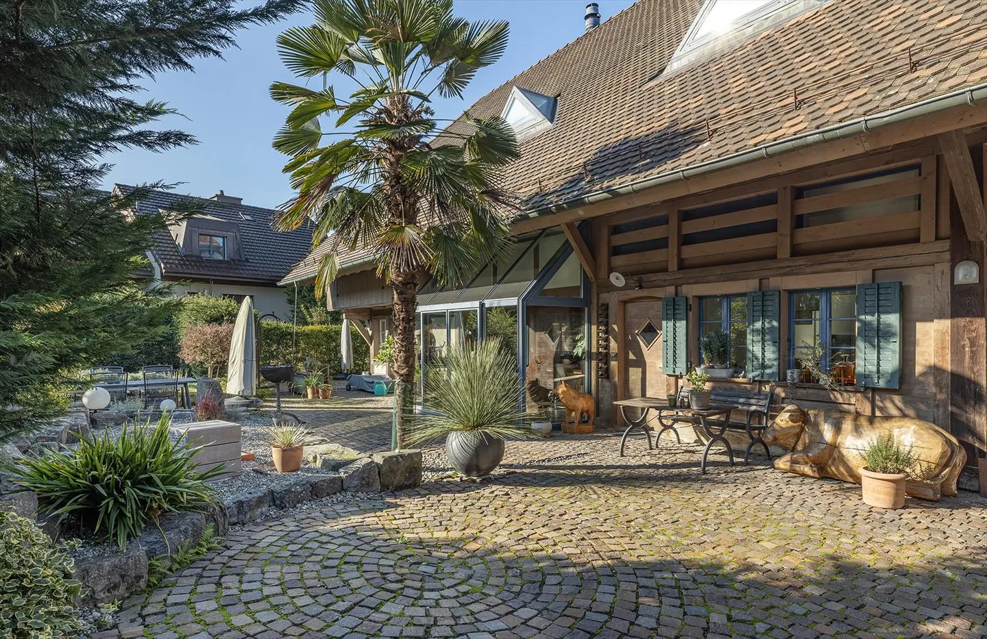 Mixed building - Photo 4 of 13