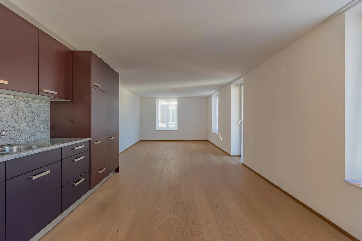 Modern 3.5-room apartment in a charming 4-party house with balcony - Photo 2 of 12