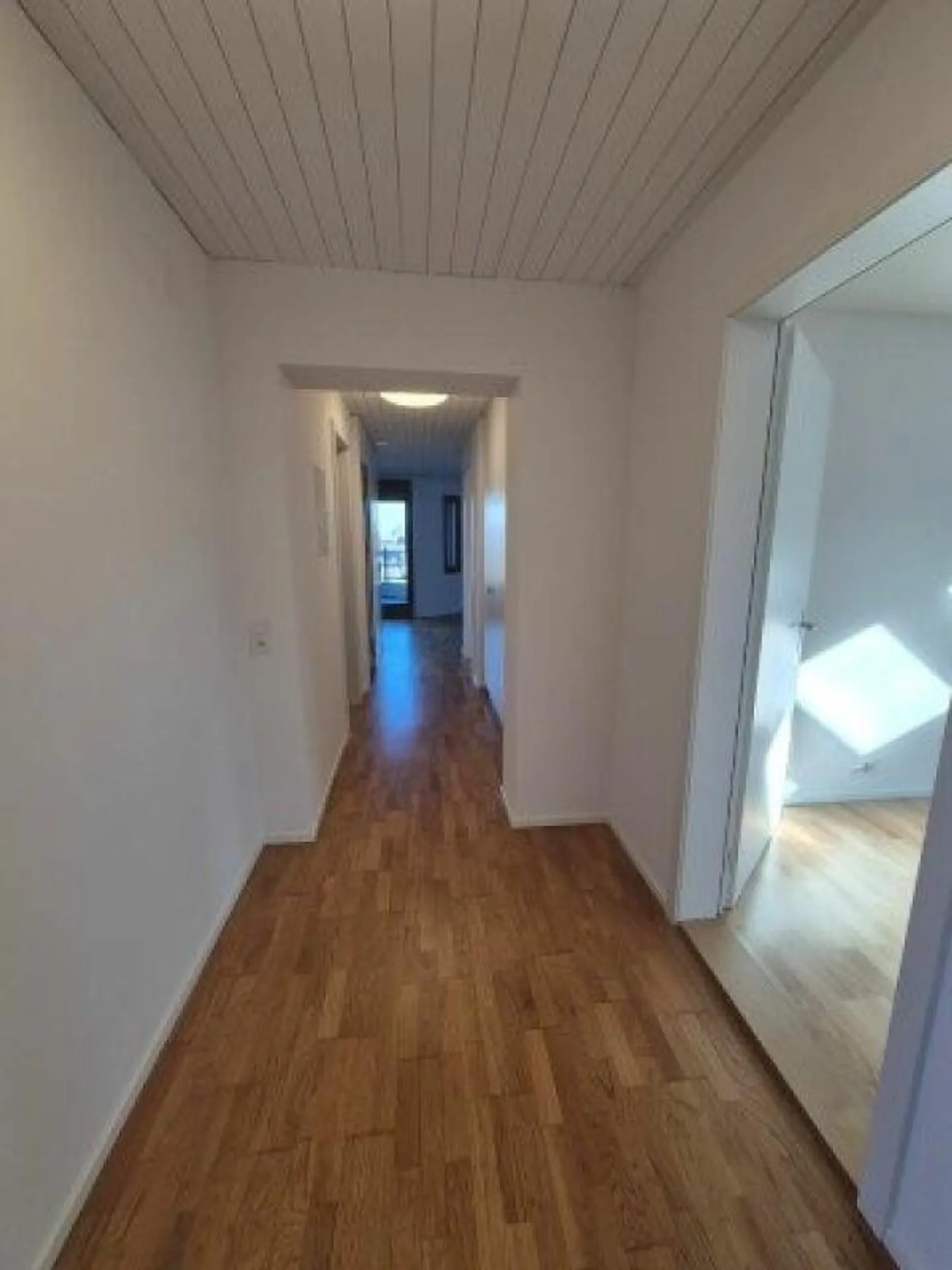 Appartamento attico ristrutturato con vista lago in affitto - Foto 8 di 10