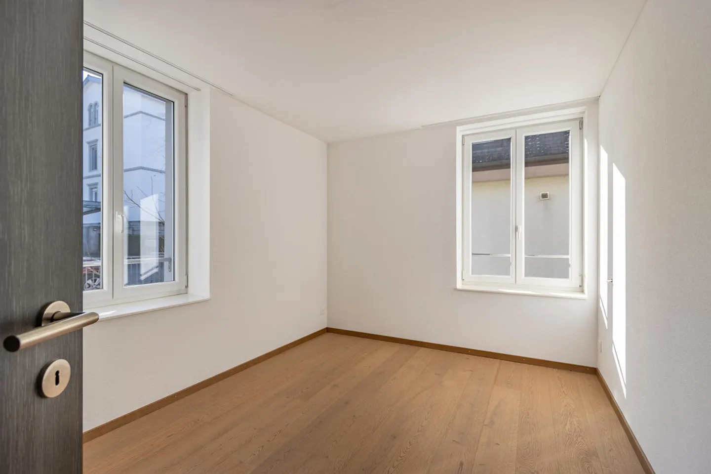 Modern 3.5-room apartment in a charming 4-party house with balcony - Photo 8 of 12