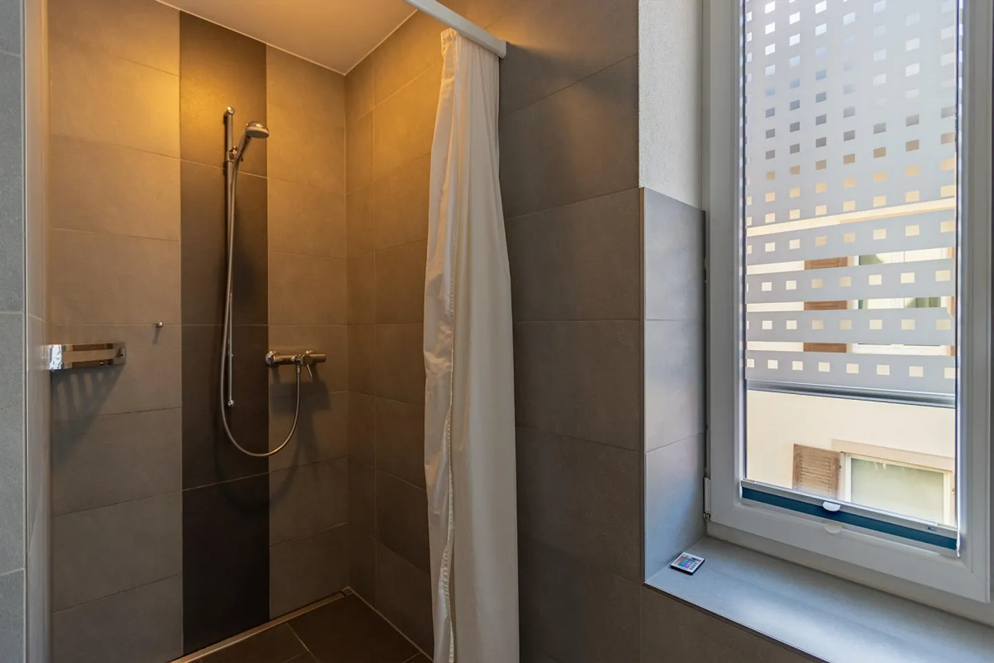 Modern 3.5-room apartment in a charming 4-party house with balcony - Photo 5 of 12