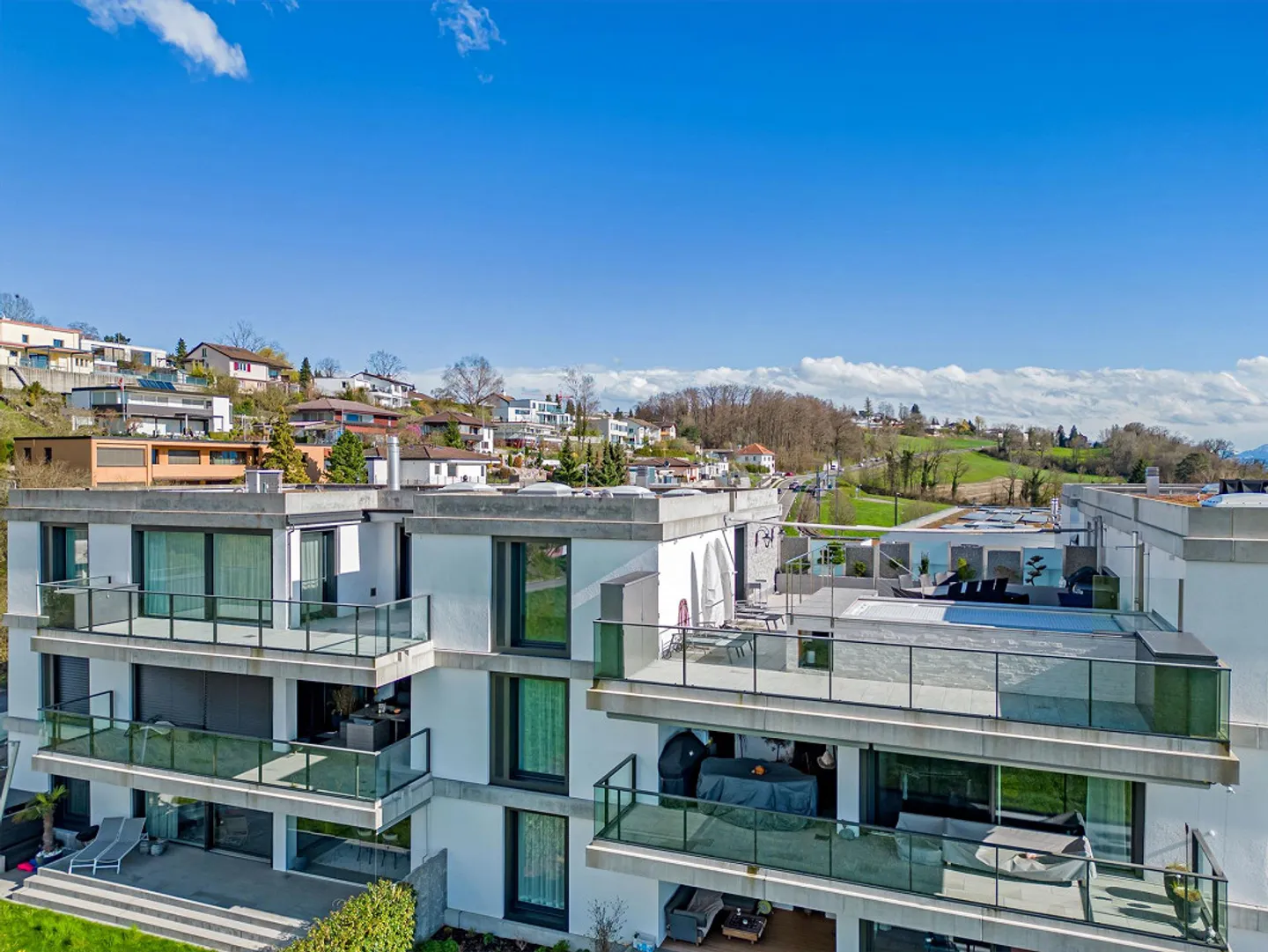 Exclusive living with plenty of privacy and panoramic views - Photo 11 of 12