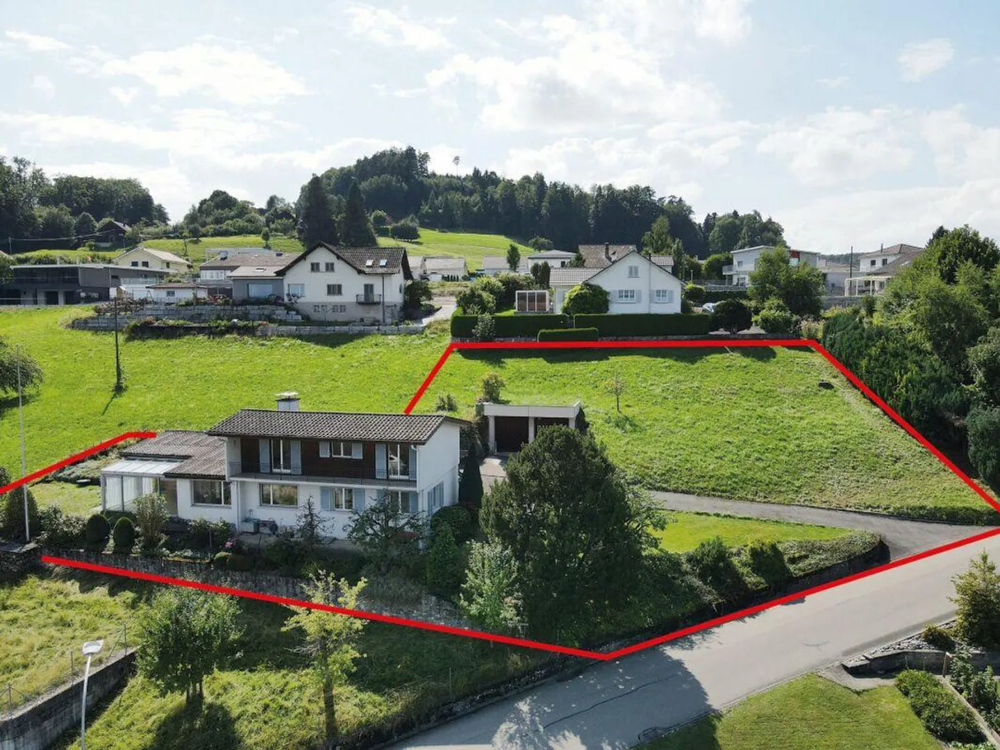 Einfamilienhaus mit grosser Baulandreserve! - Foto 1 von 26