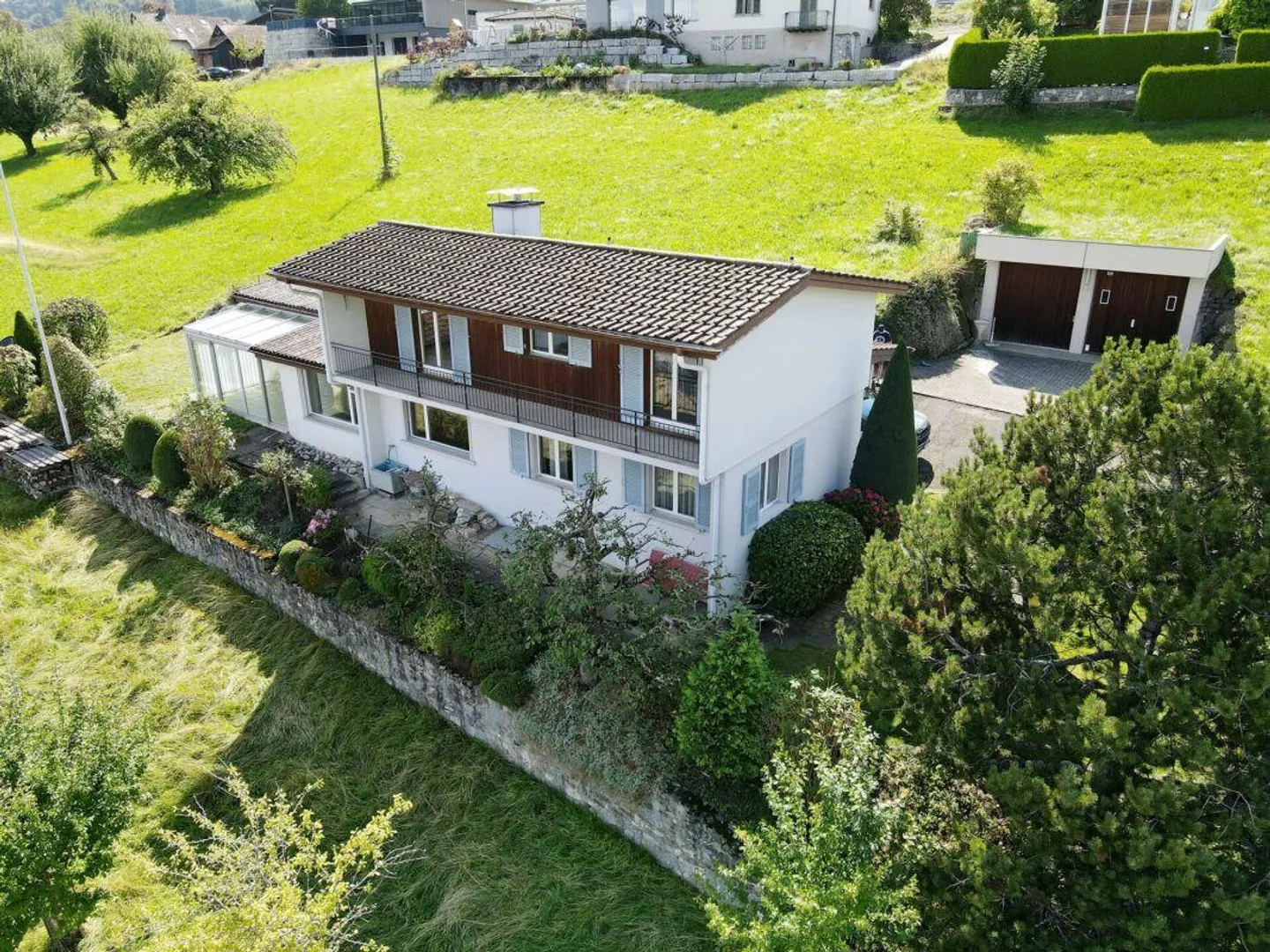 Einfamilienhaus mit grosser Baulandreserve! - Foto 2 von 26