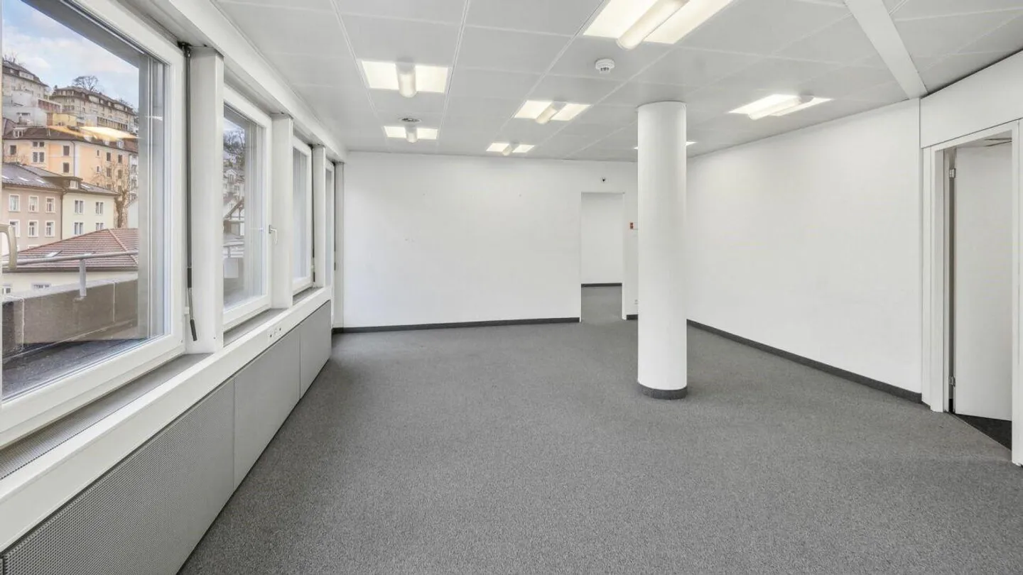 Ufficio doppio attraente con terrazza sul tetto in posizione centrale - Foto 2 di 12