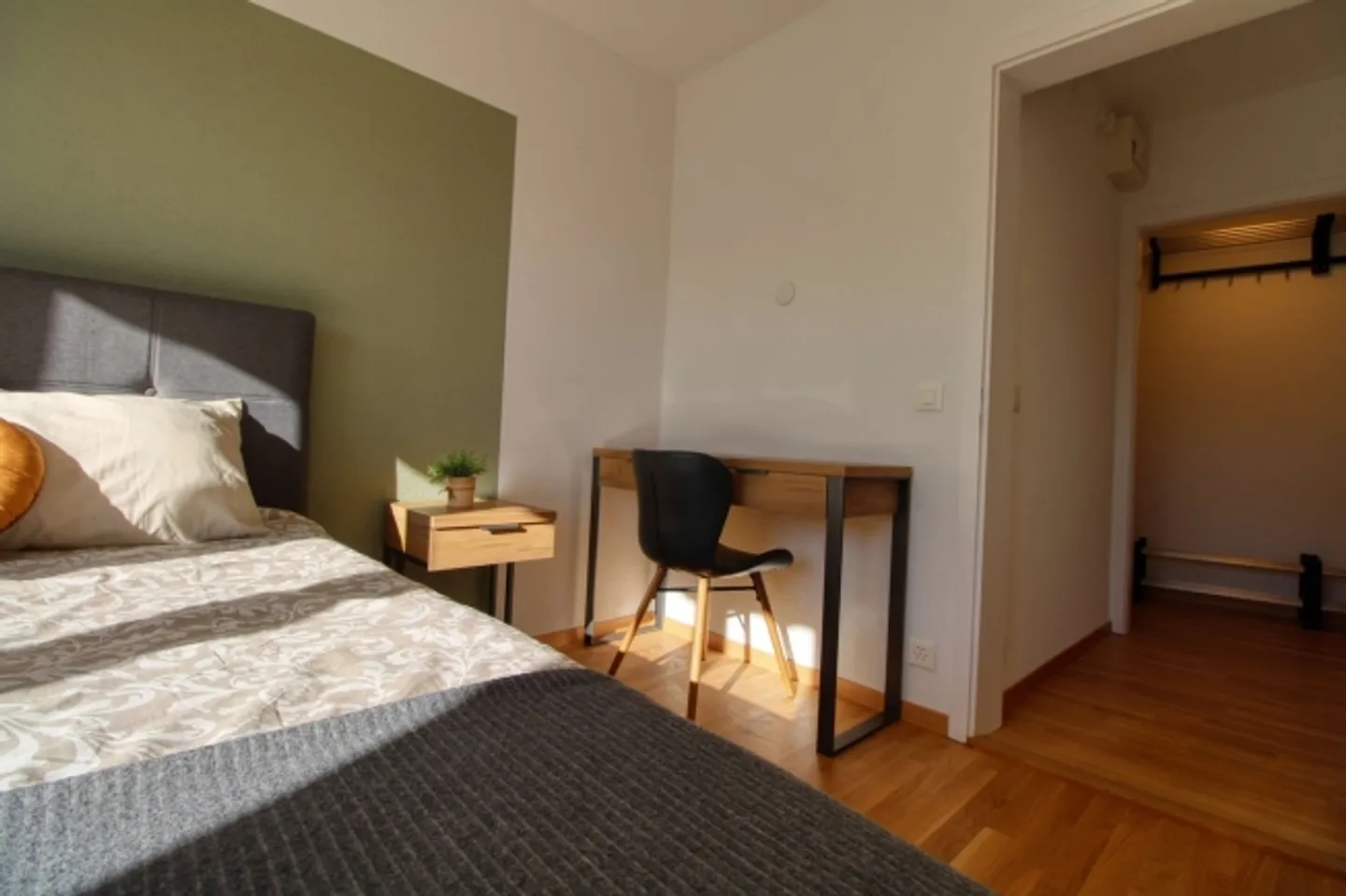 Shared penthouse in the center of Lausanne - Photo 3 of 13