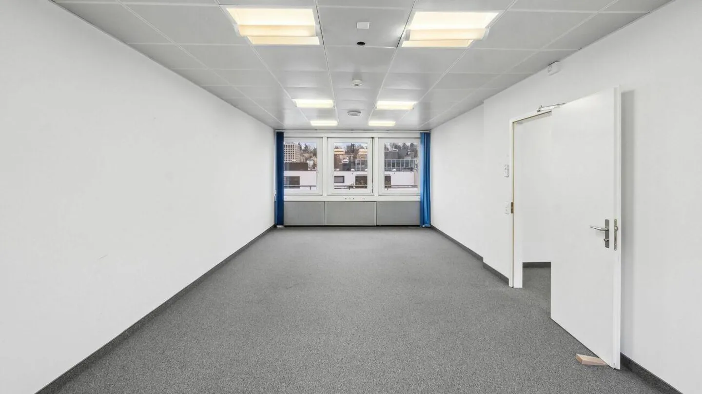 Ufficio doppio attraente con terrazza sul tetto in posizione centrale - Foto 3 di 12