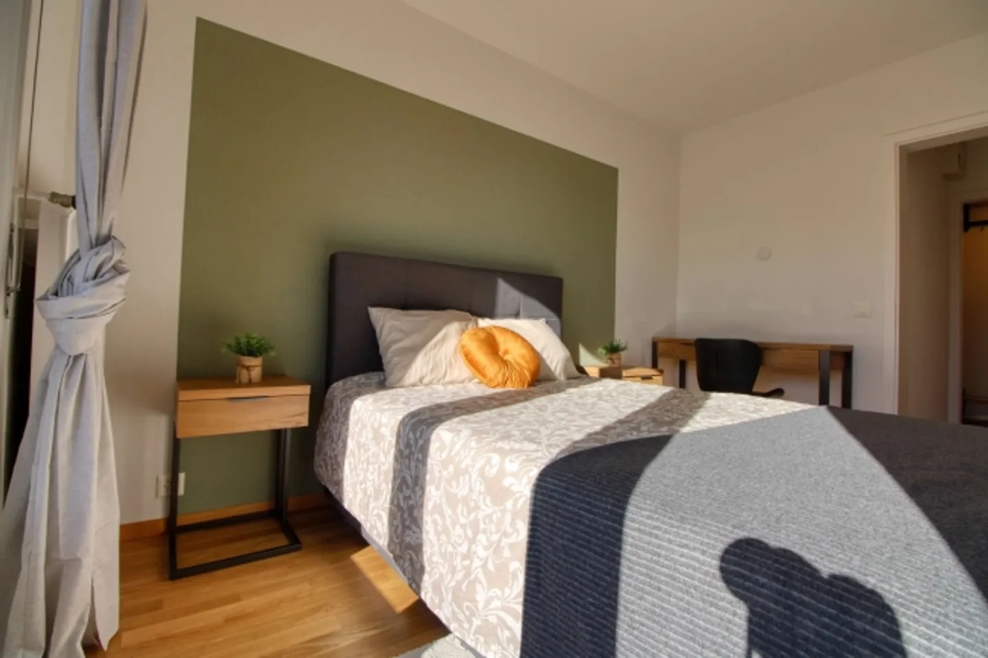 Shared penthouse in the center of Lausanne - Photo 4 of 13