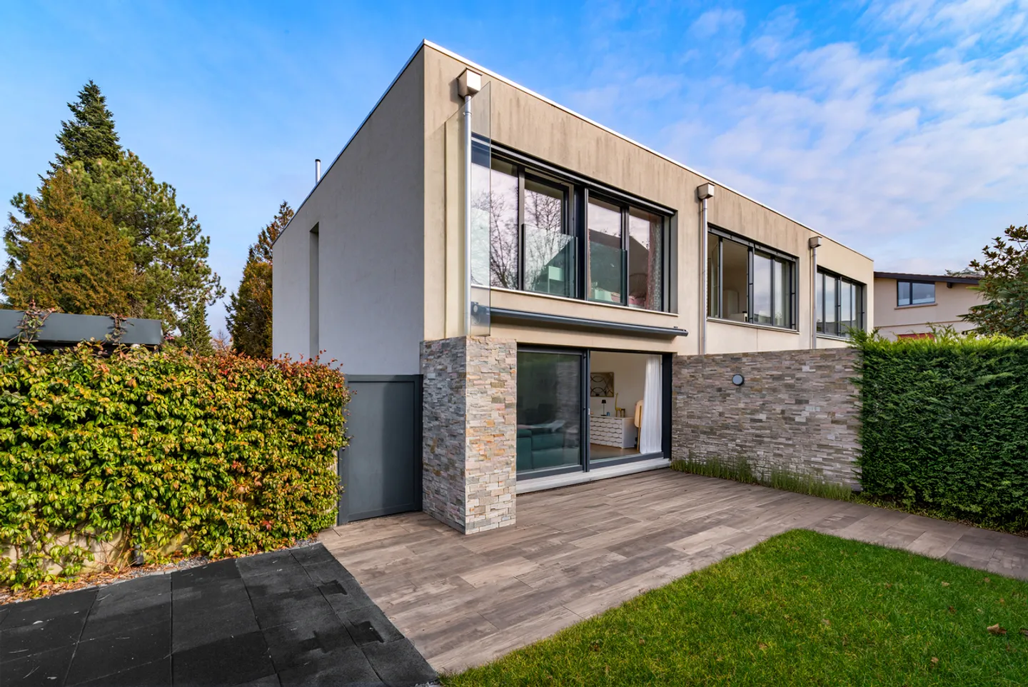 Maison contemporaine en pignon - Photo 1 sur 11