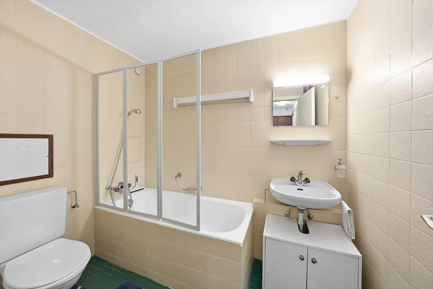 Fully furnished 2.5 room apartment - Photo 10 of 11