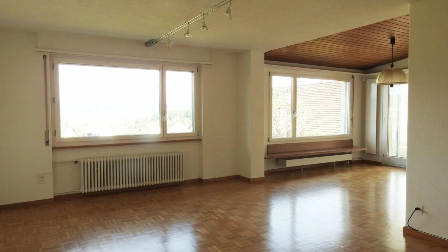 Einfamilienhaus mit grosser Baulandreserve! - Foto 10 von 26