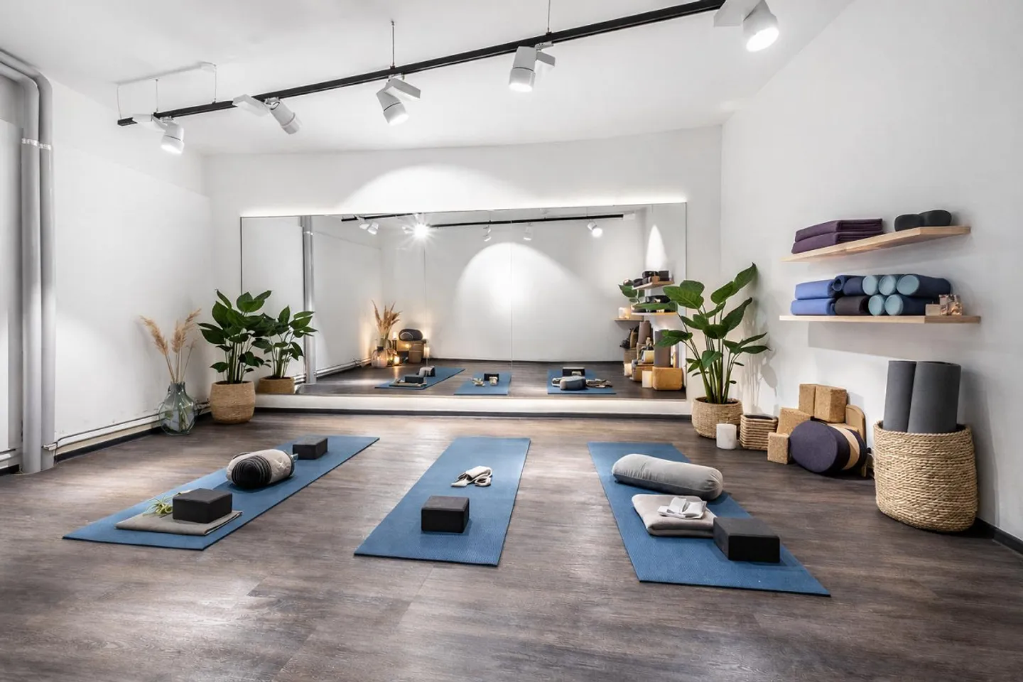 Your new business address on Freie Strasse - Photo 3 of 6