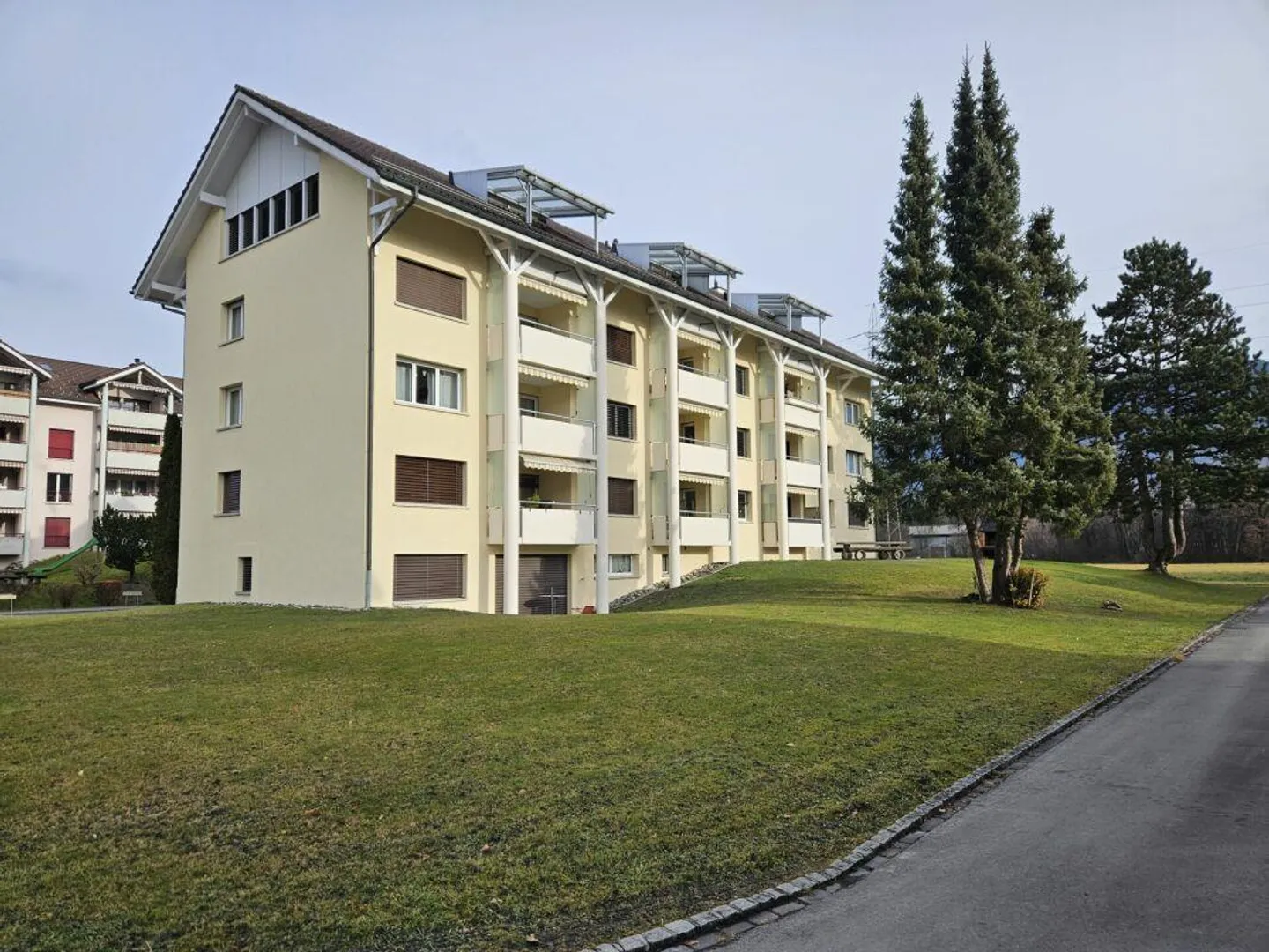 Appartement 4.5 pièces dans un emplacement calme et ensoleillé - Photo 1 sur 11