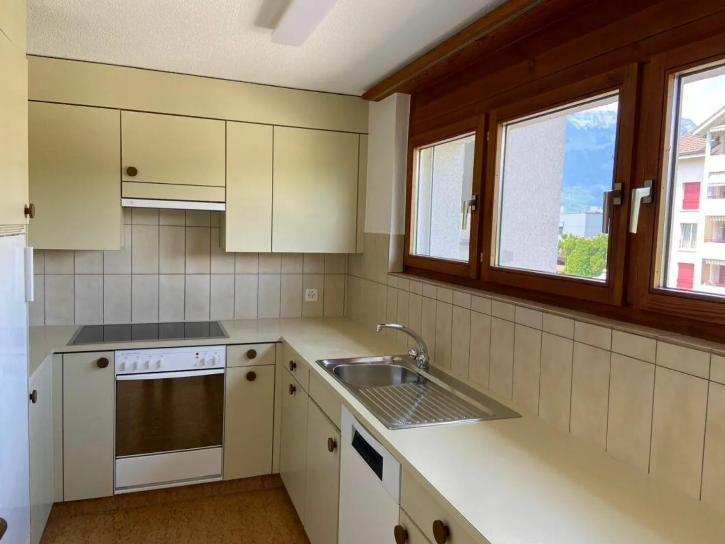 Appartement 4.5 pièces dans un emplacement calme et ensoleillé - Photo 4 sur 11