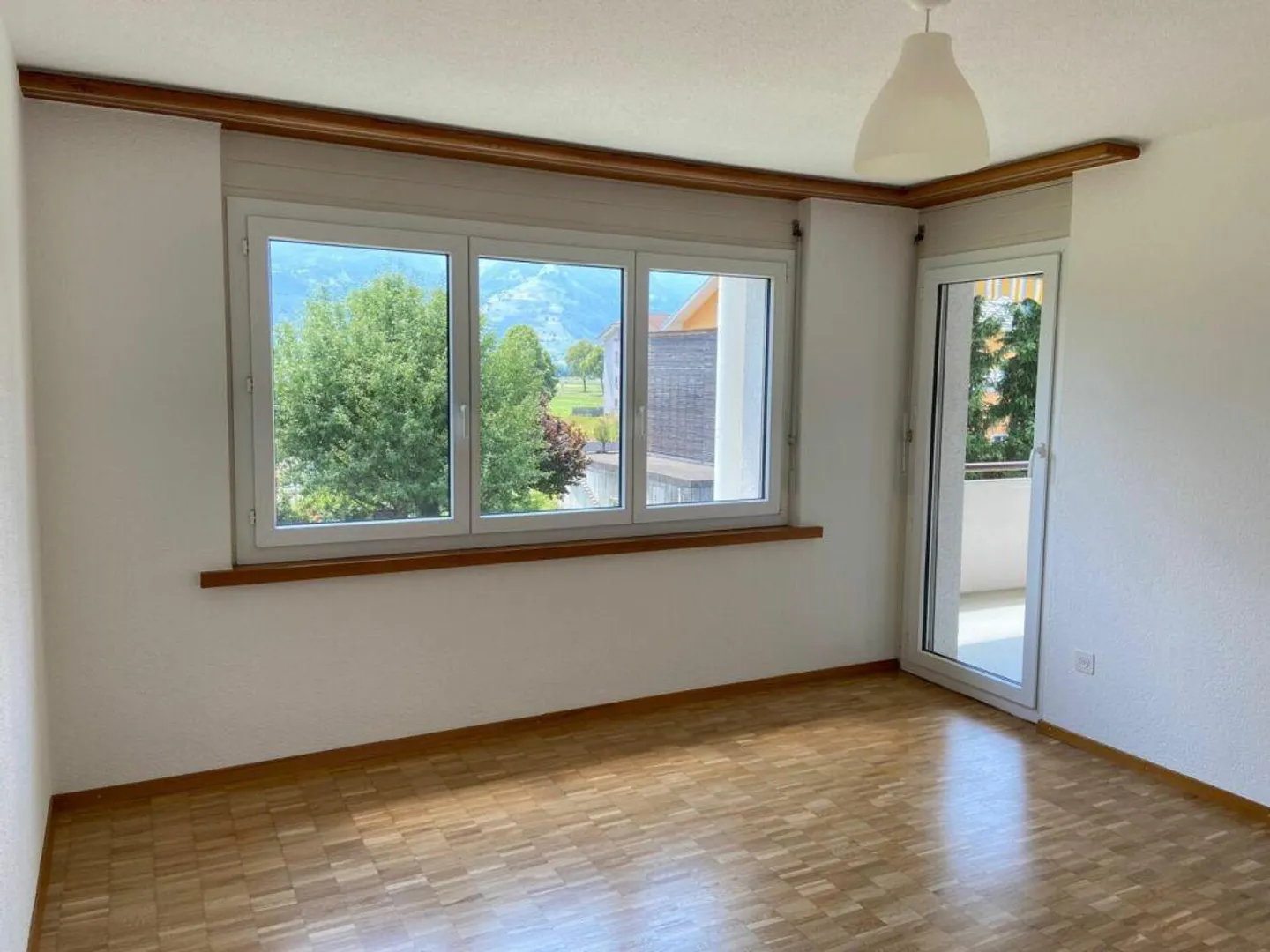 Appartement 4.5 pièces dans un emplacement calme et ensoleillé - Photo 6 sur 11