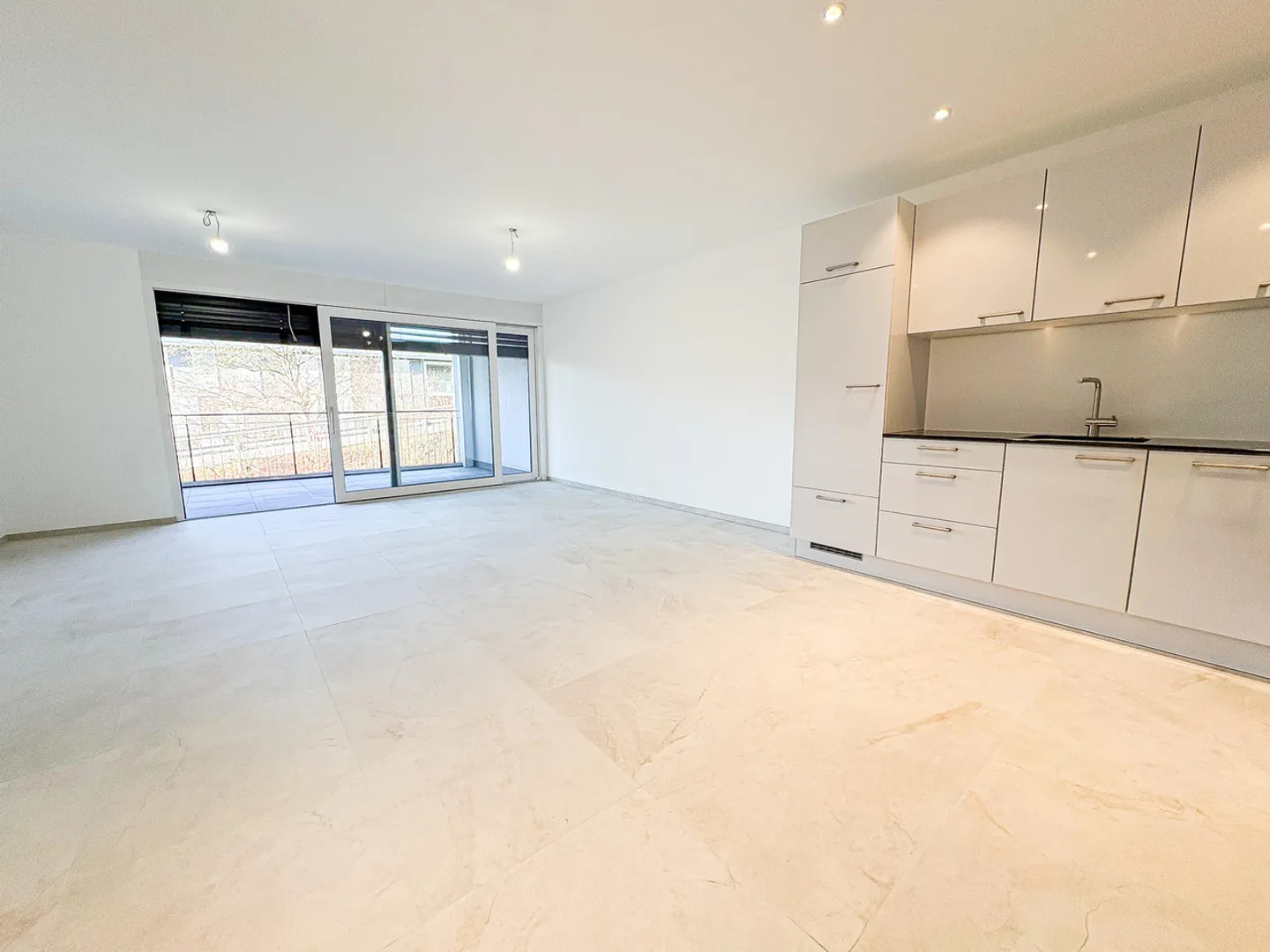 Moderne 2.5-Zimmer-Wohnung - Foto 2 von 9