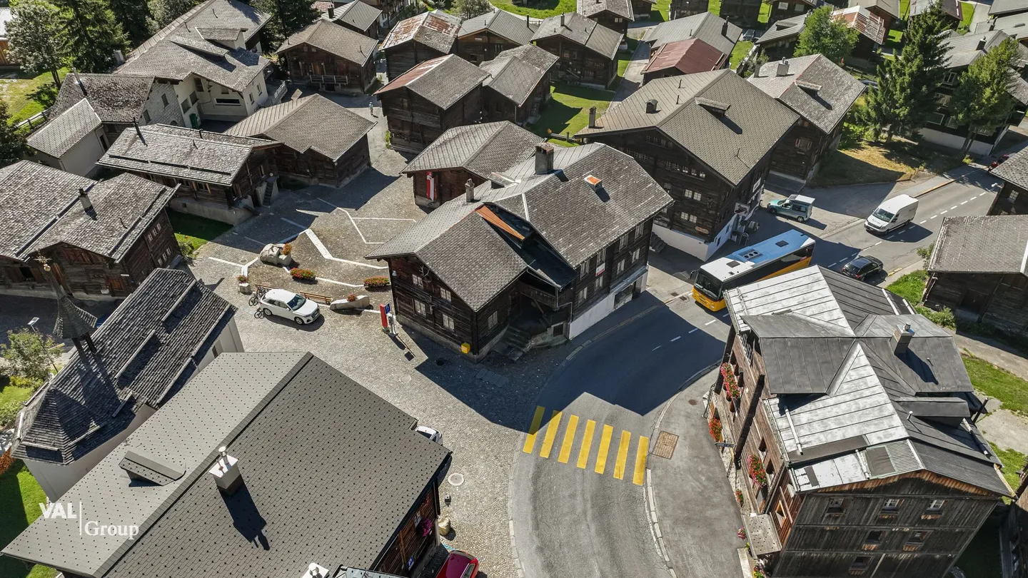 Maison multifamiliale nostalgique comme projet de rénovation avec des possibilités d'utilisation rentables - Photo 3 sur 6