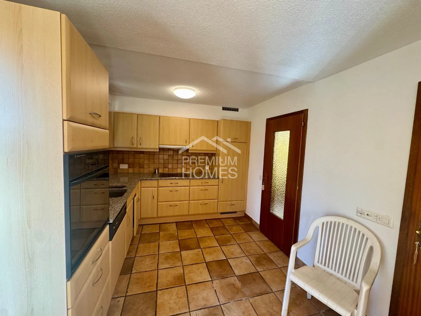 Casa unifamiliare con permesso di costruzione e progetto - Foto 3 di 9