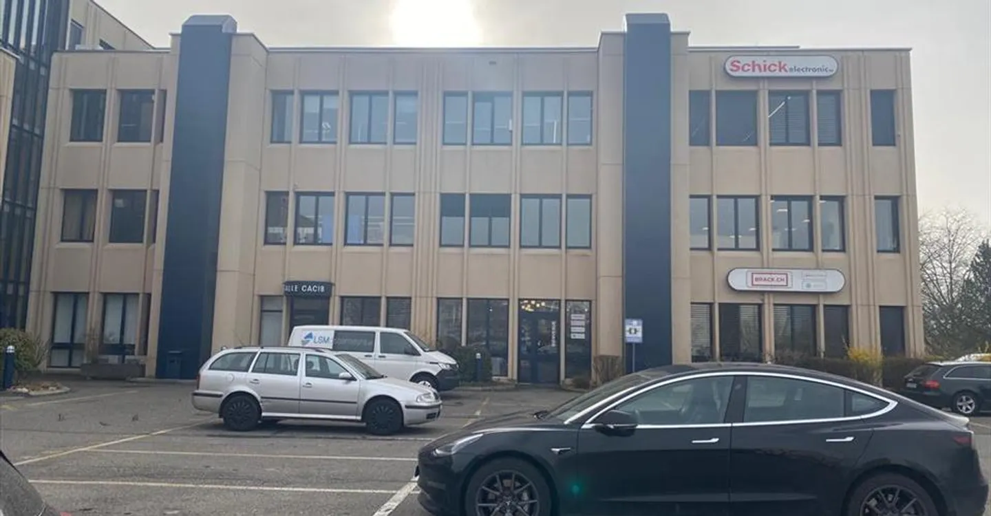 Office space for rent - Photo 2 of 12