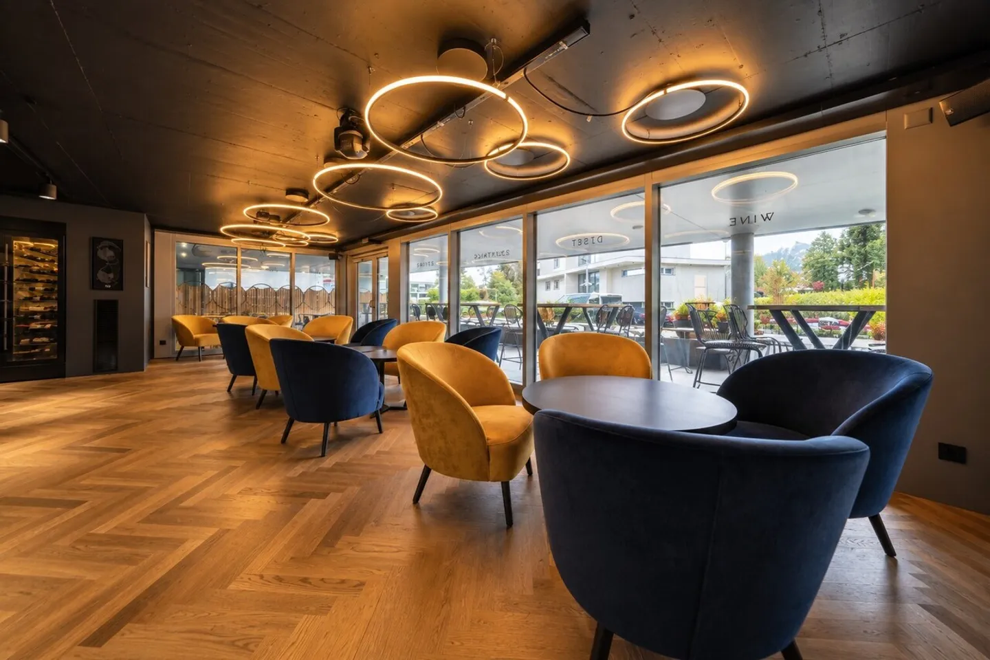 Exclusive bar and lounge area in Pfäffikon SZ - high quality finish! - Photo 4 of 22