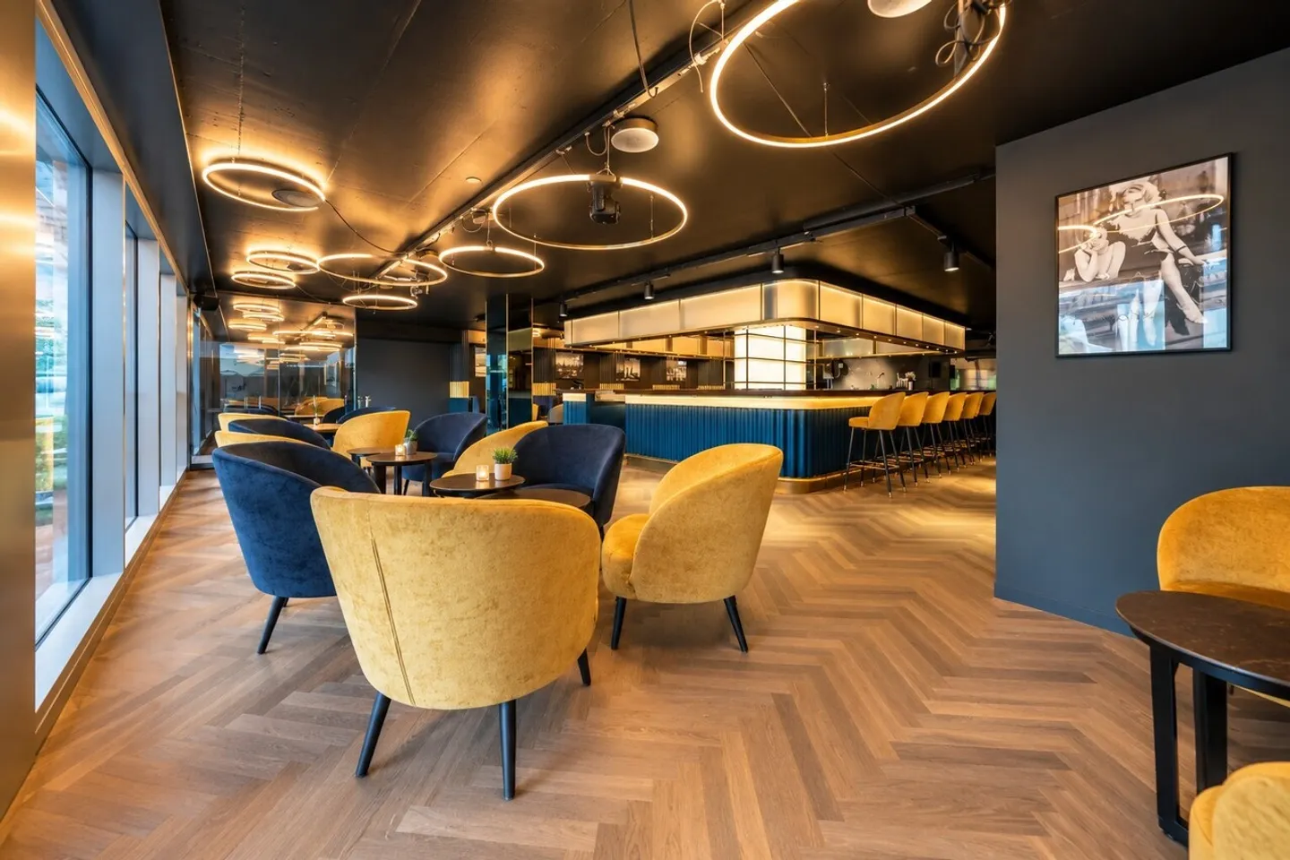 Exclusive bar and lounge area in Pfäffikon SZ - high quality finish! - Photo 6 of 22