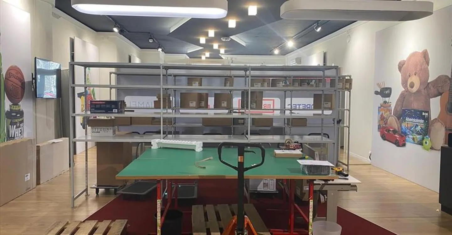 Office space for rent - Photo 8 of 12