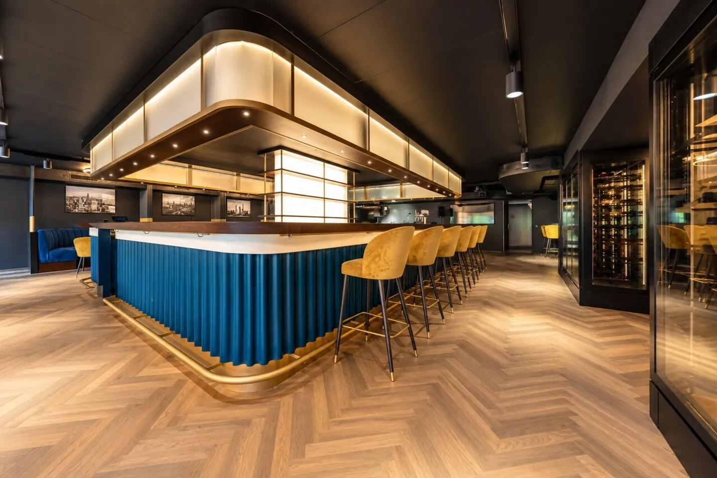 Exclusive bar and lounge area in Pfäffikon SZ - high quality finish! - Photo 7 of 22