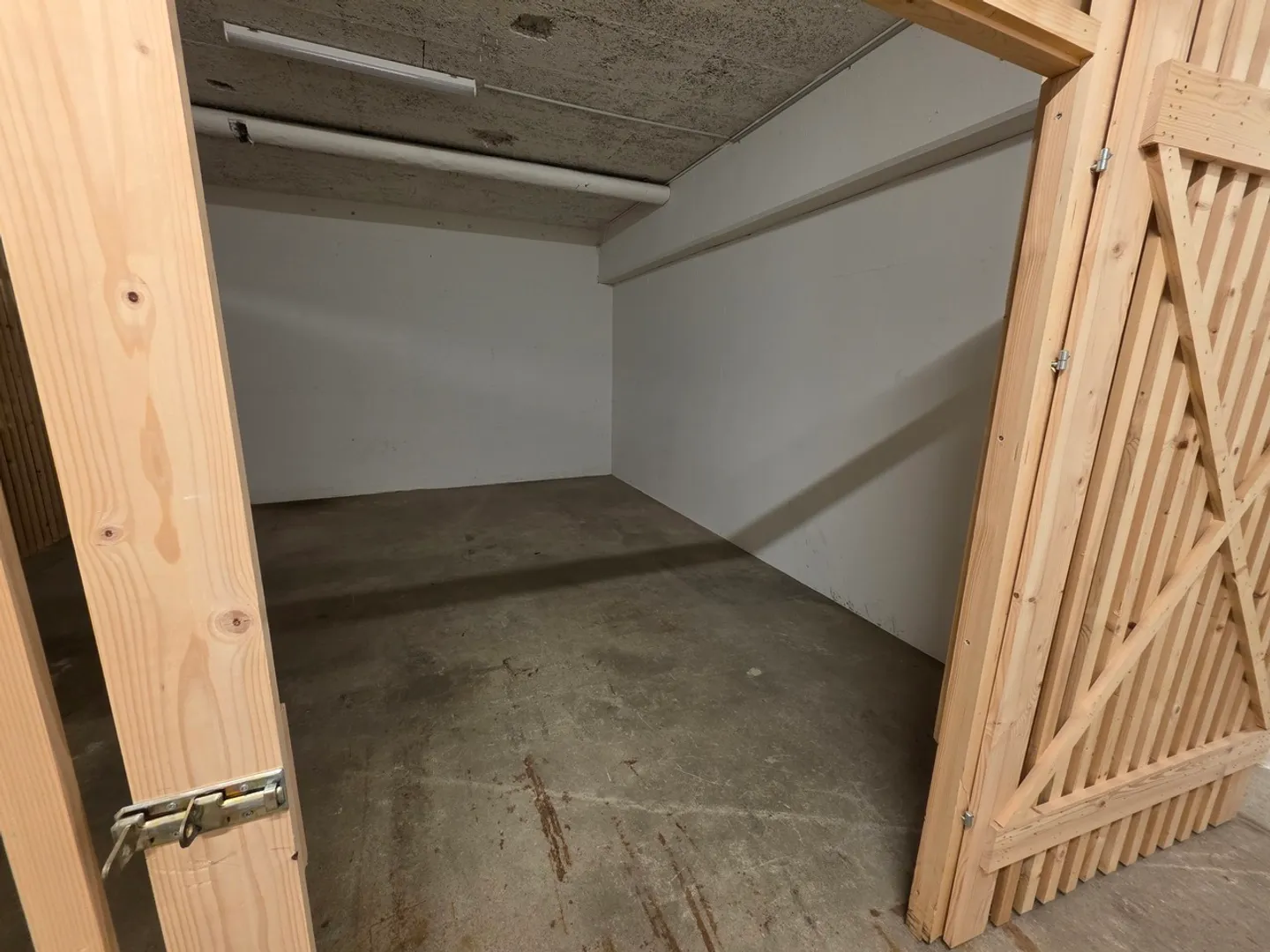 Grand espace de cave/de stockage à louer immédiatement - Photo 3 sur 8