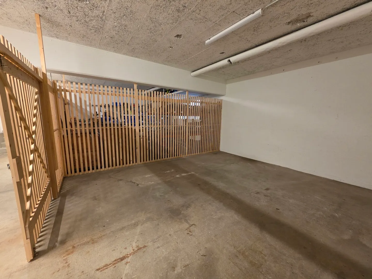 Grand espace de cave/de stockage à louer immédiatement - Photo 5 sur 8