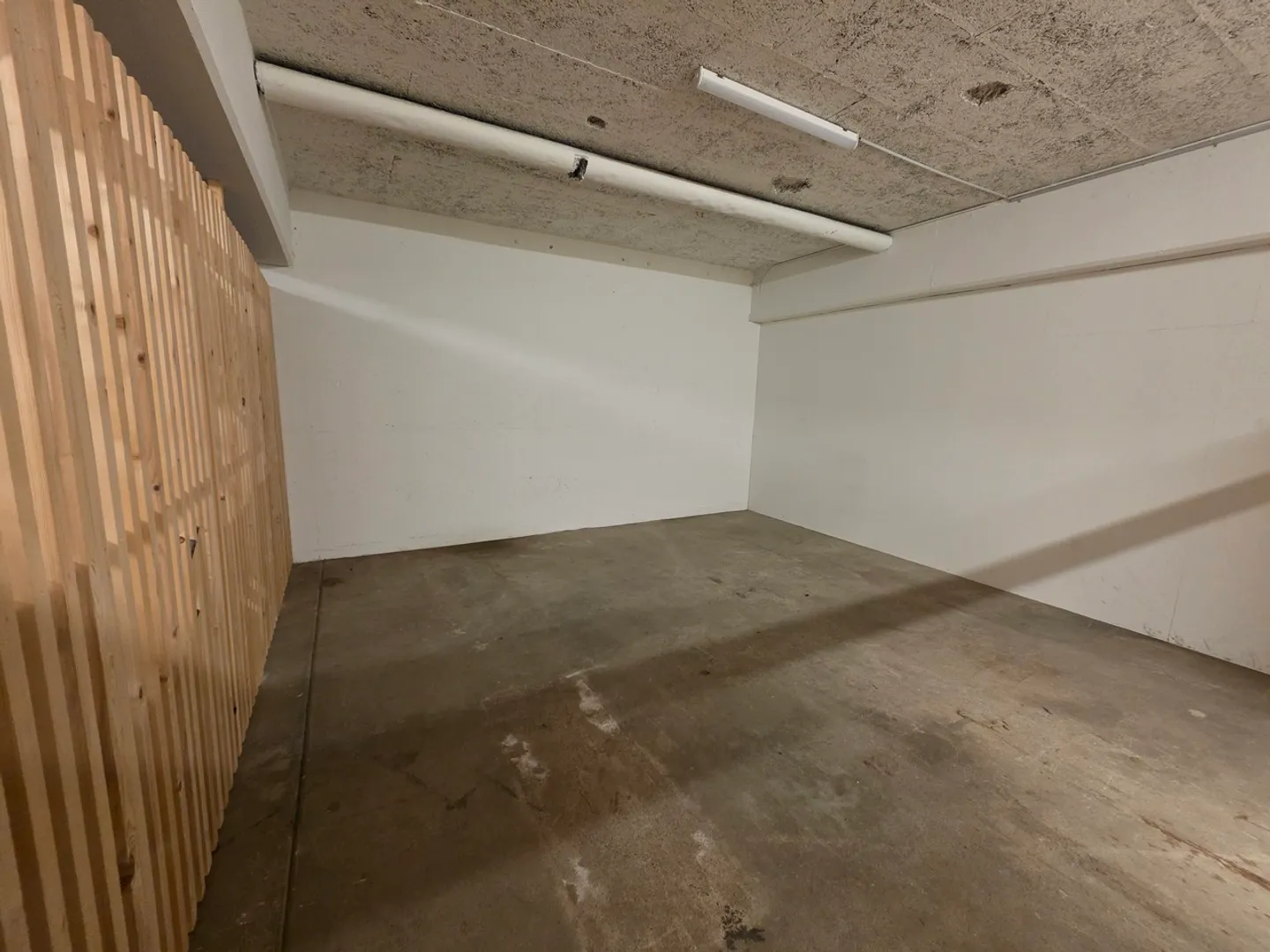 Grand espace de cave/de stockage à louer immédiatement - Photo 6 sur 8