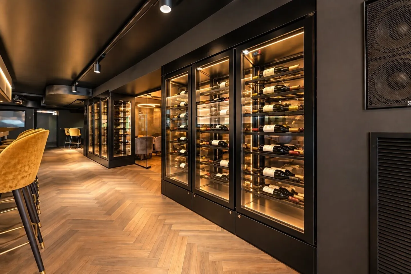 Exclusive bar and lounge area in Pfäffikon SZ - high quality finish! - Photo 13 of 22