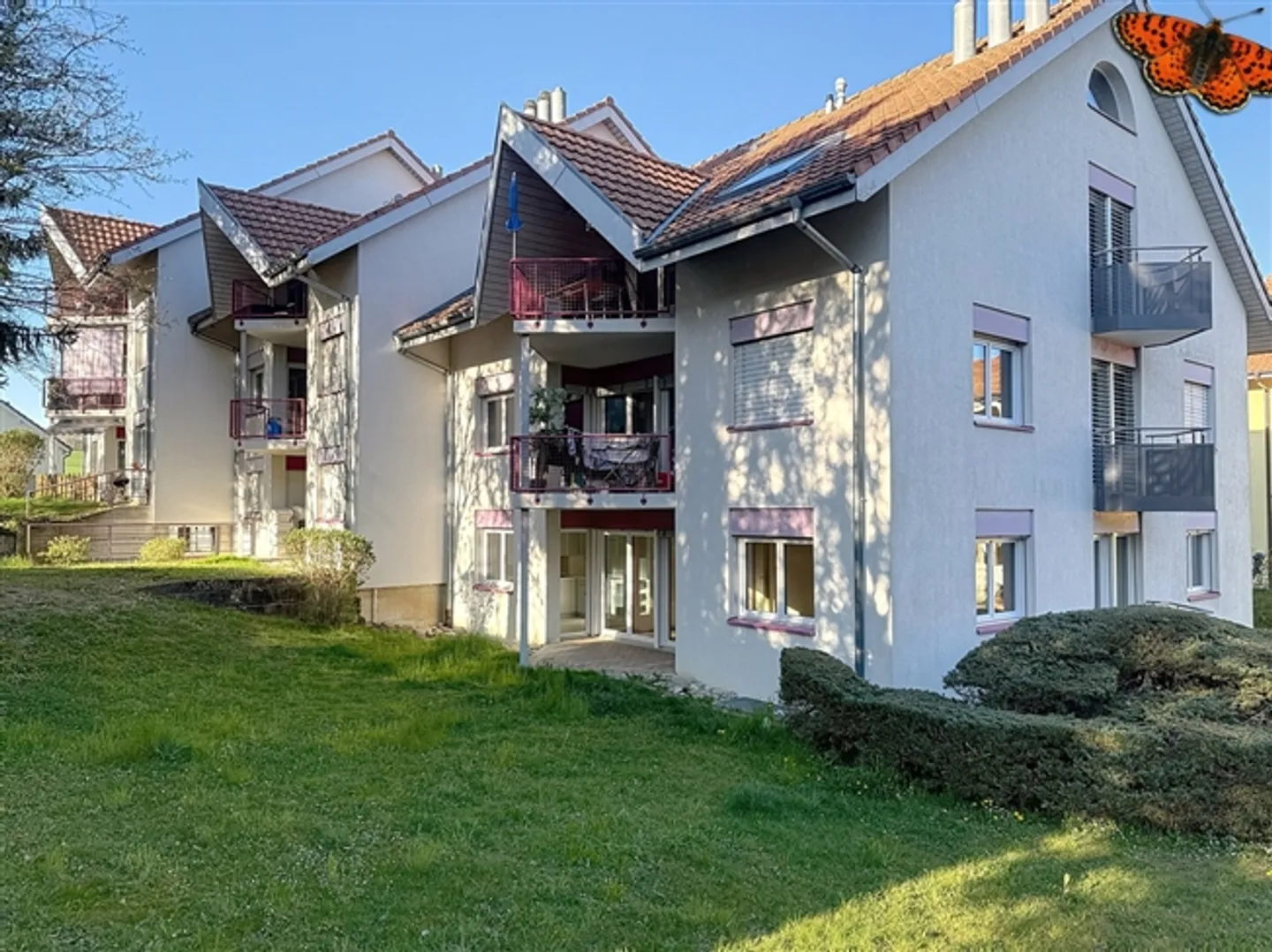 2 ½ ZIMMER - Mit einer Terrasse! - Foto 1 von 11