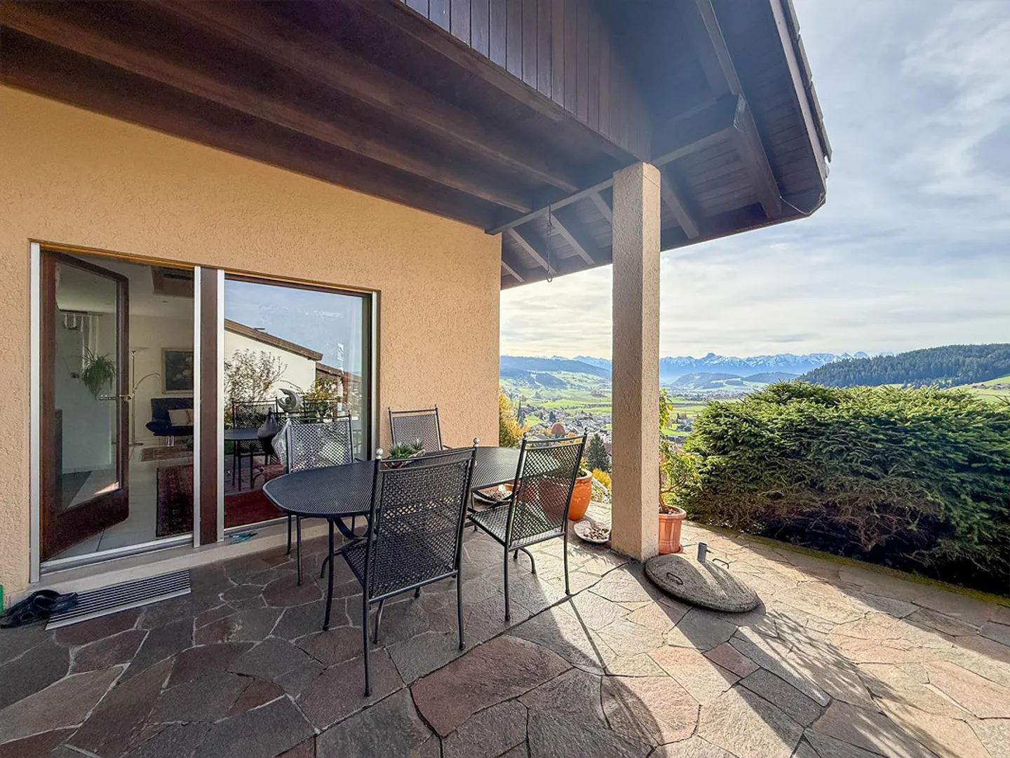 Charming 4.5-room single-family house with mountain view in Grosshoechstetten - Photo 13 of 27