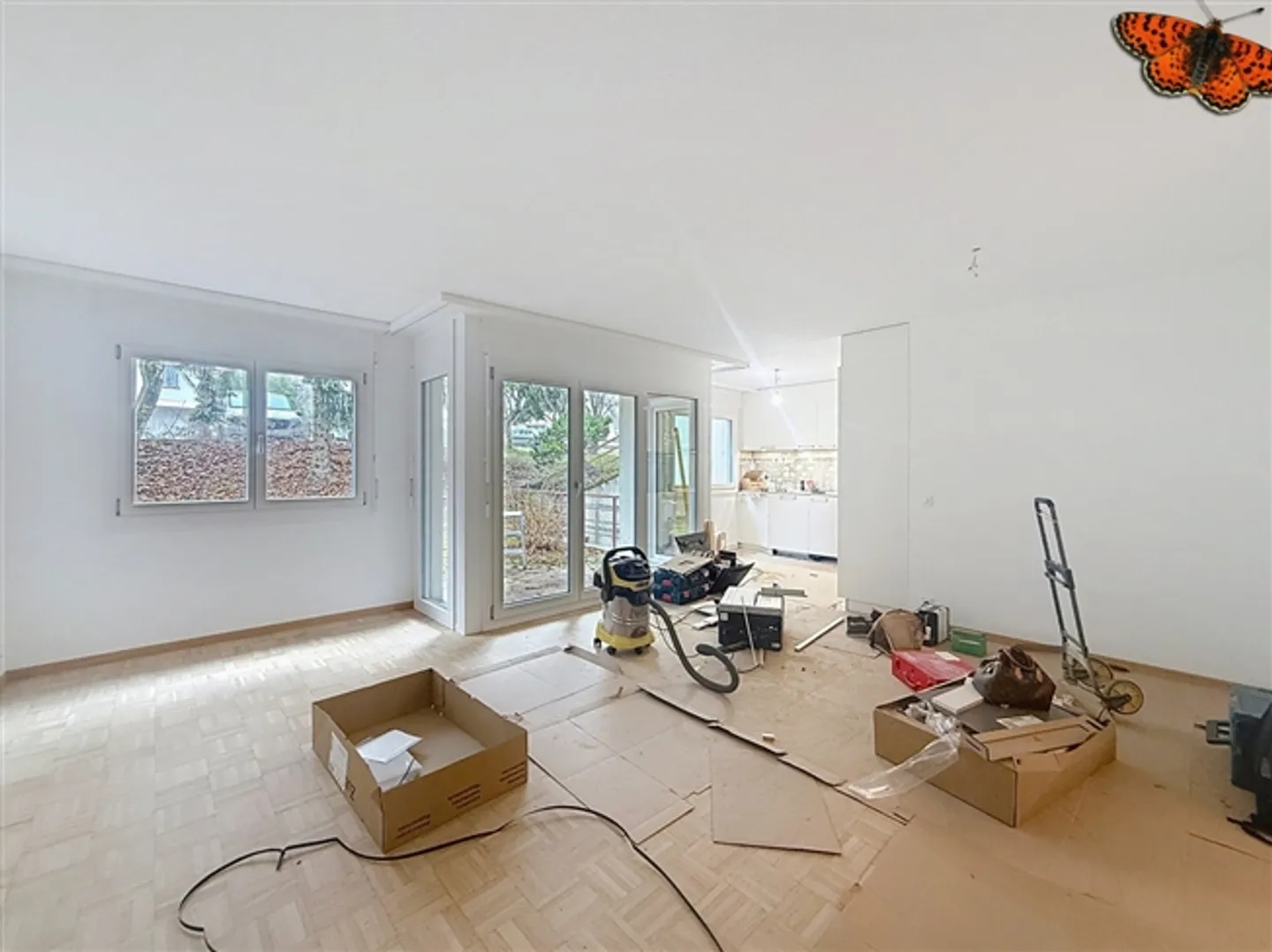 2 ½ ZIMMER - Mit einer Terrasse! - Foto 3 von 11