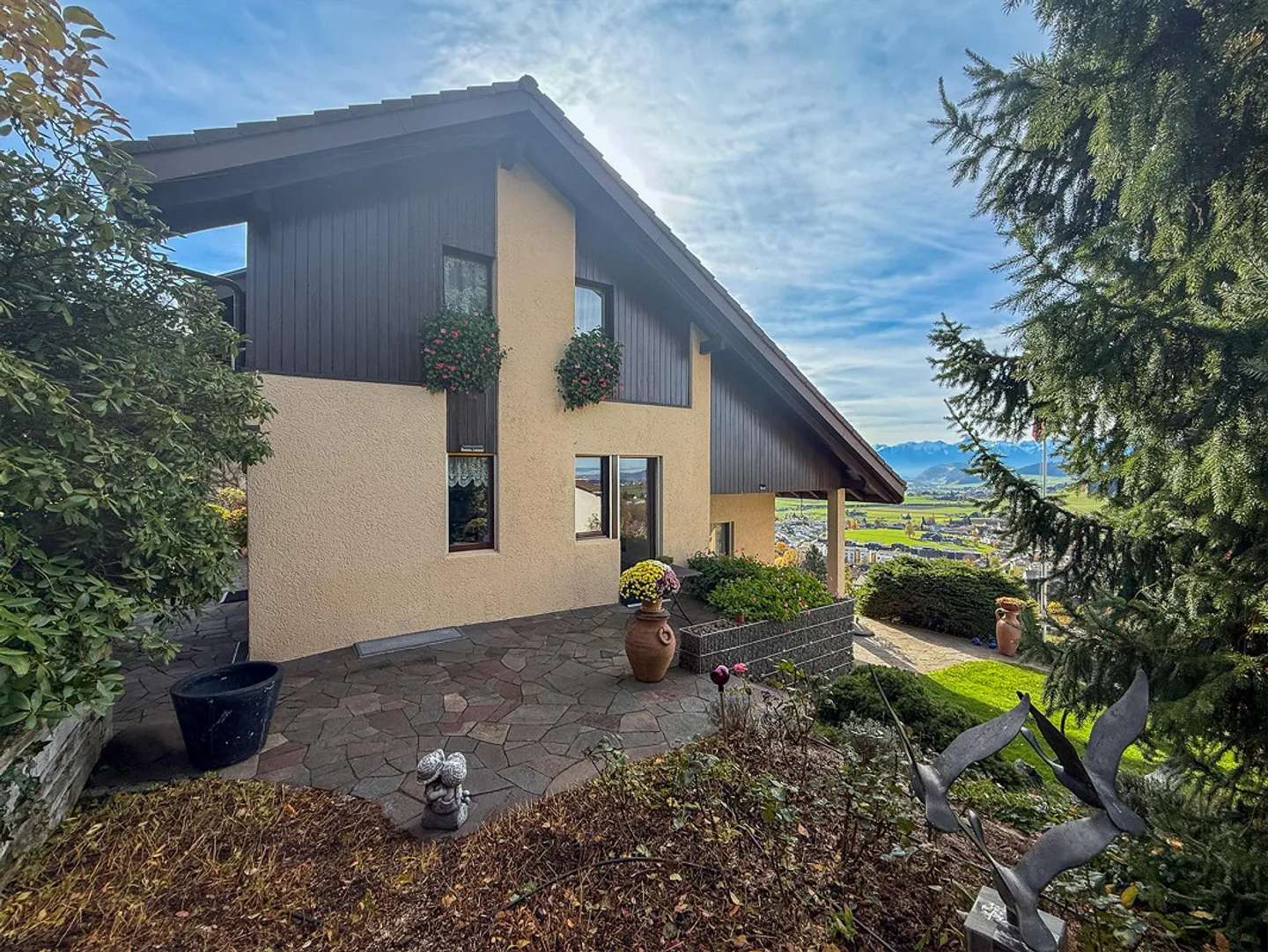 Charming 4.5-room single-family house with mountain view in Grosshoechstetten - Photo 11 of 27