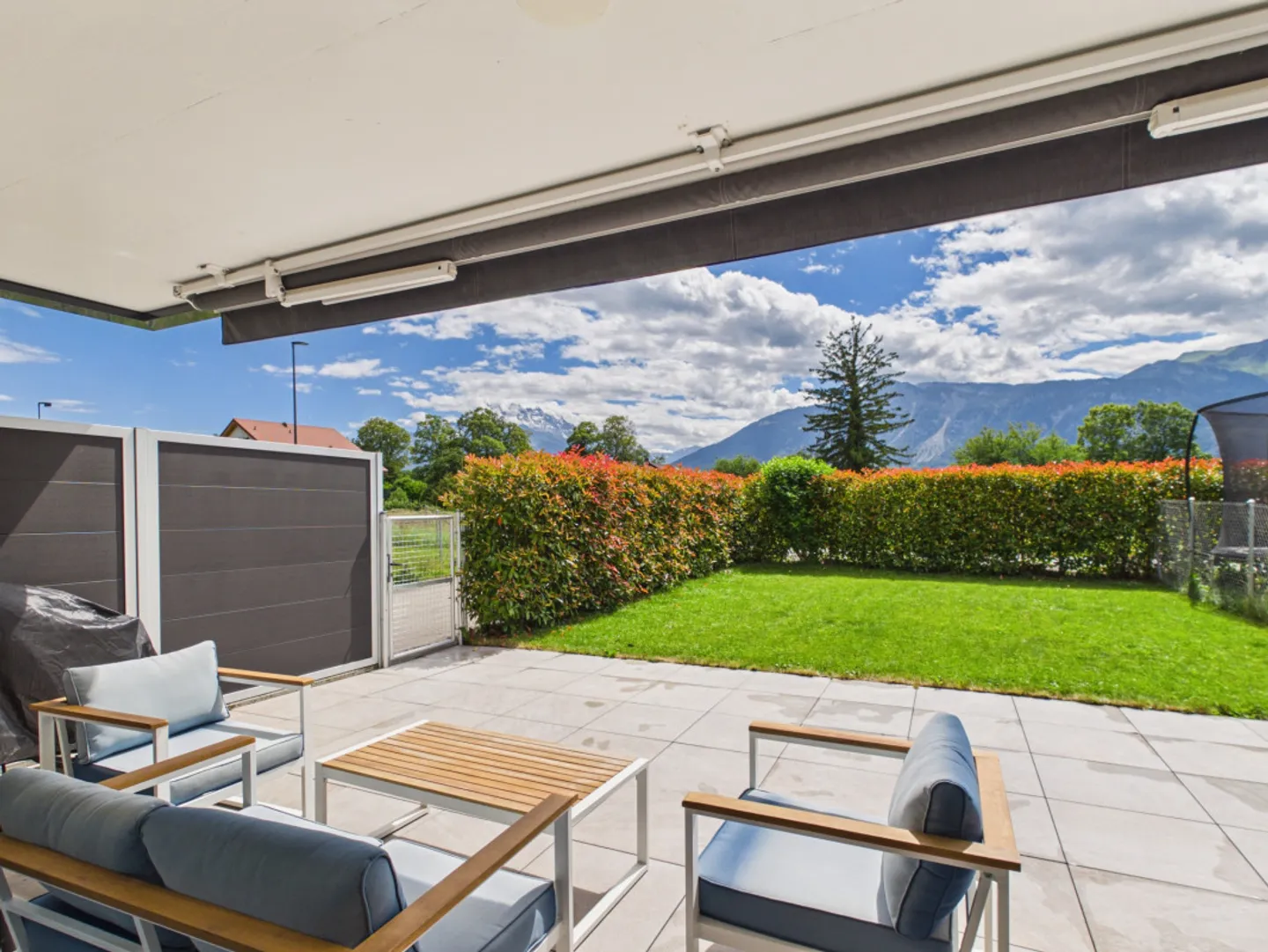 Appartamento moderno con giardino - Foto 1 di 10