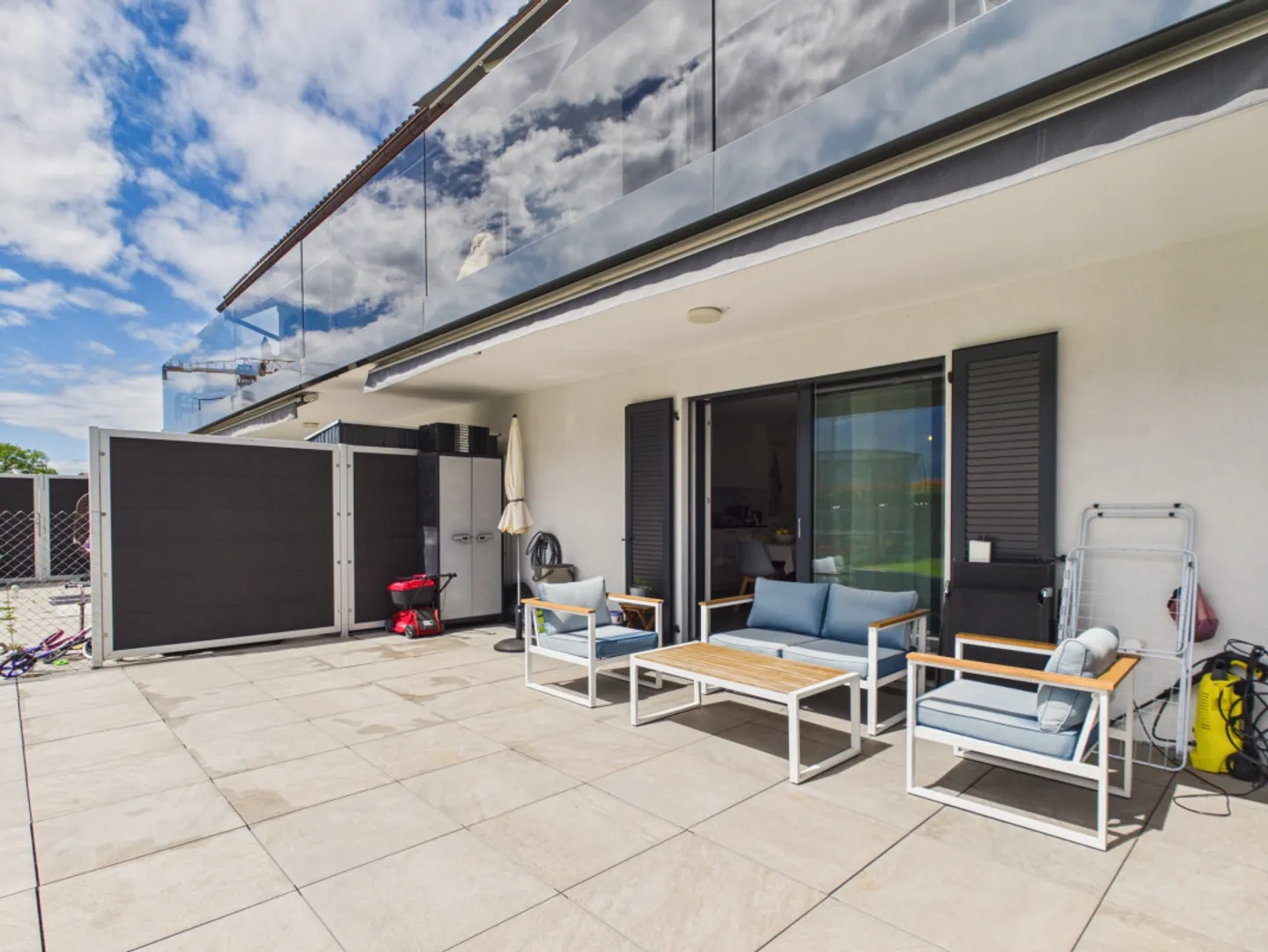 Appartamento moderno con giardino - Foto 3 di 10