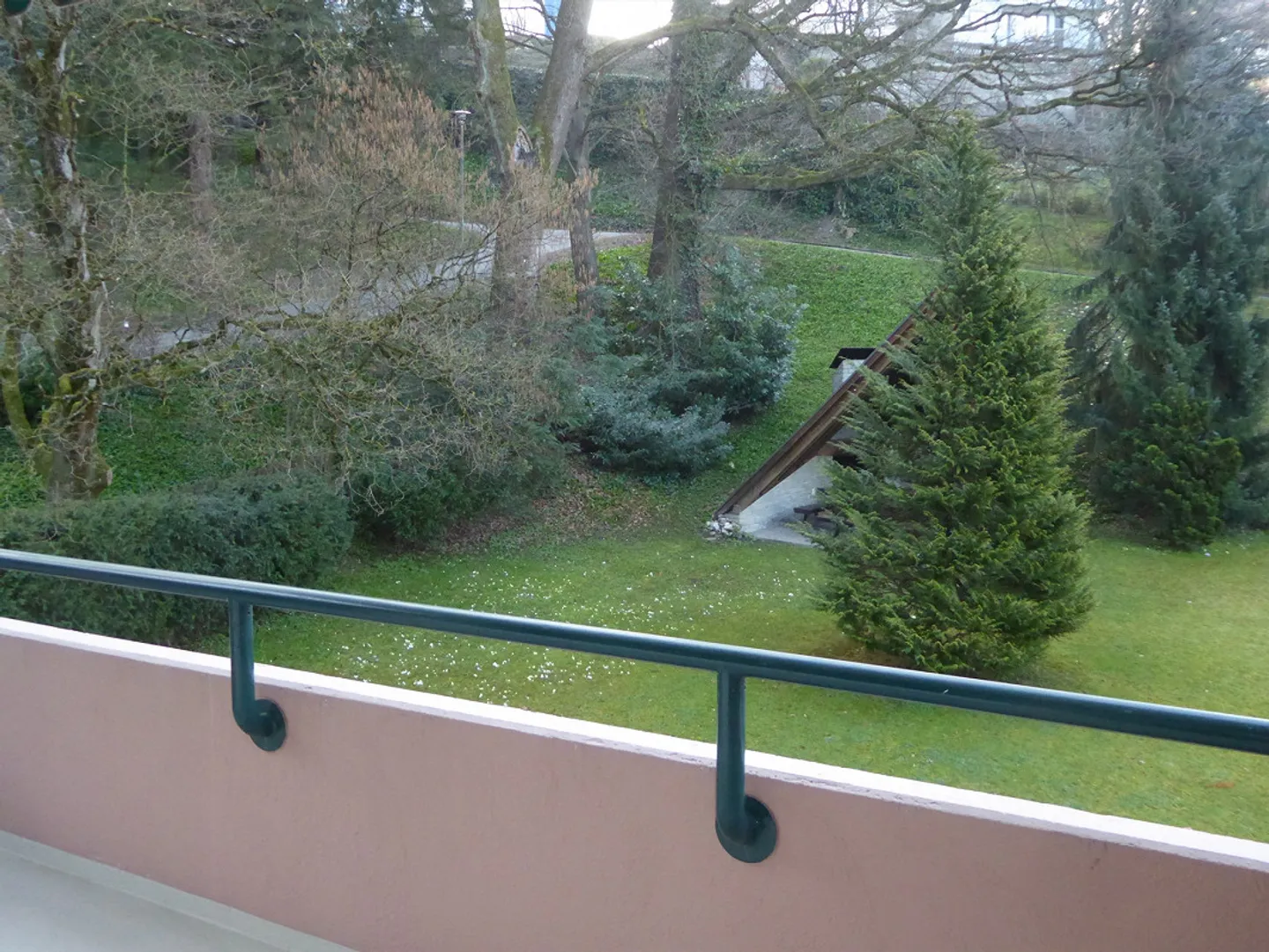 3.5 Room Apartment Prime Location Bright, Quiet Available Immediately for Rent - Photo 2 of 14