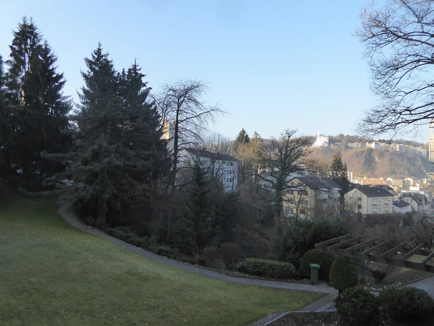 3.5 Room Apartment Prime Location Bright, Quiet Available Immediately for Rent - Photo 4 of 14