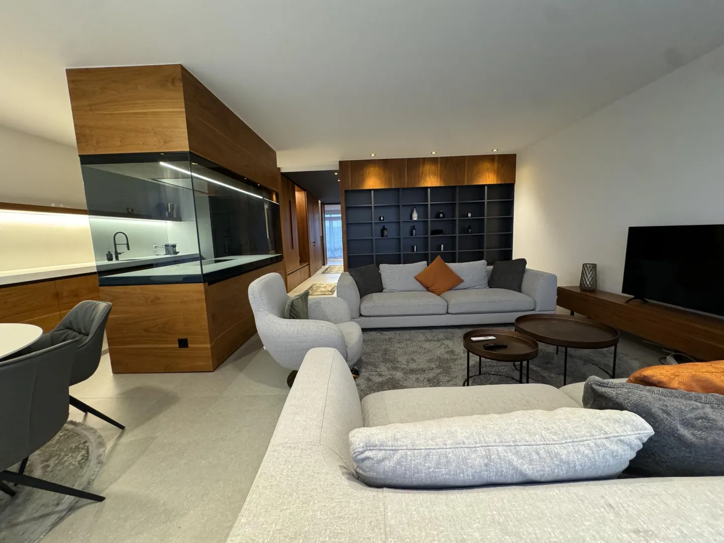 Luxury Apartment with Stunning Views - Photo 2 of 9