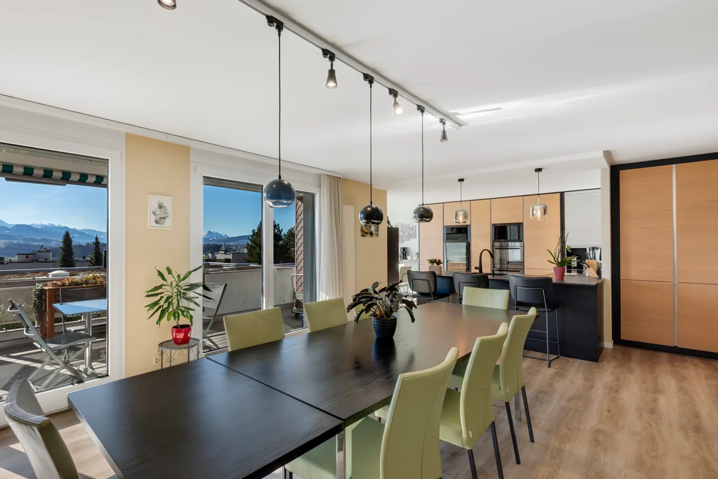 Appartement rénové de 6 pièces - Photo 4 sur 21