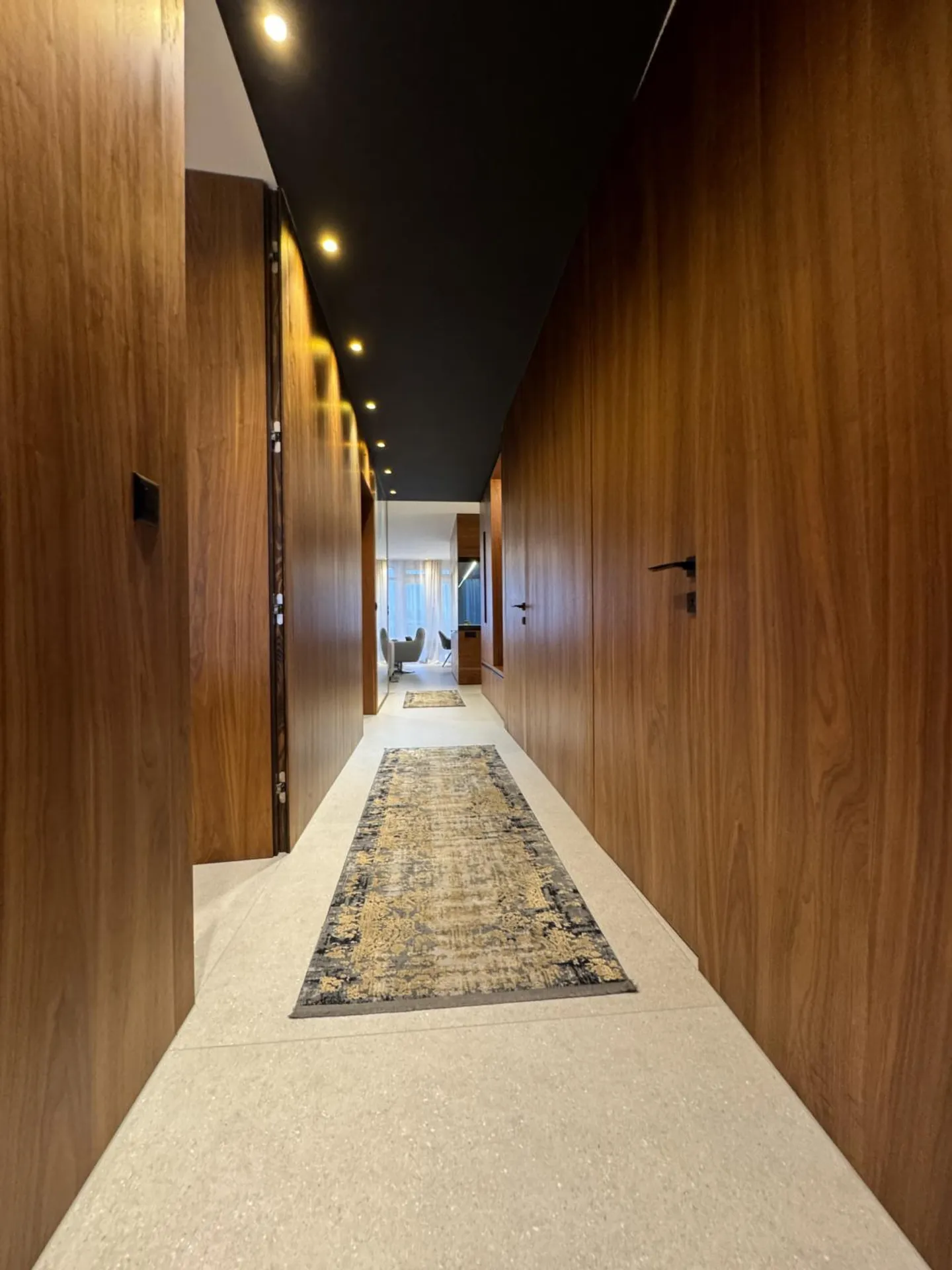 Luxury Apartment with Stunning Views - Photo 4 of 9