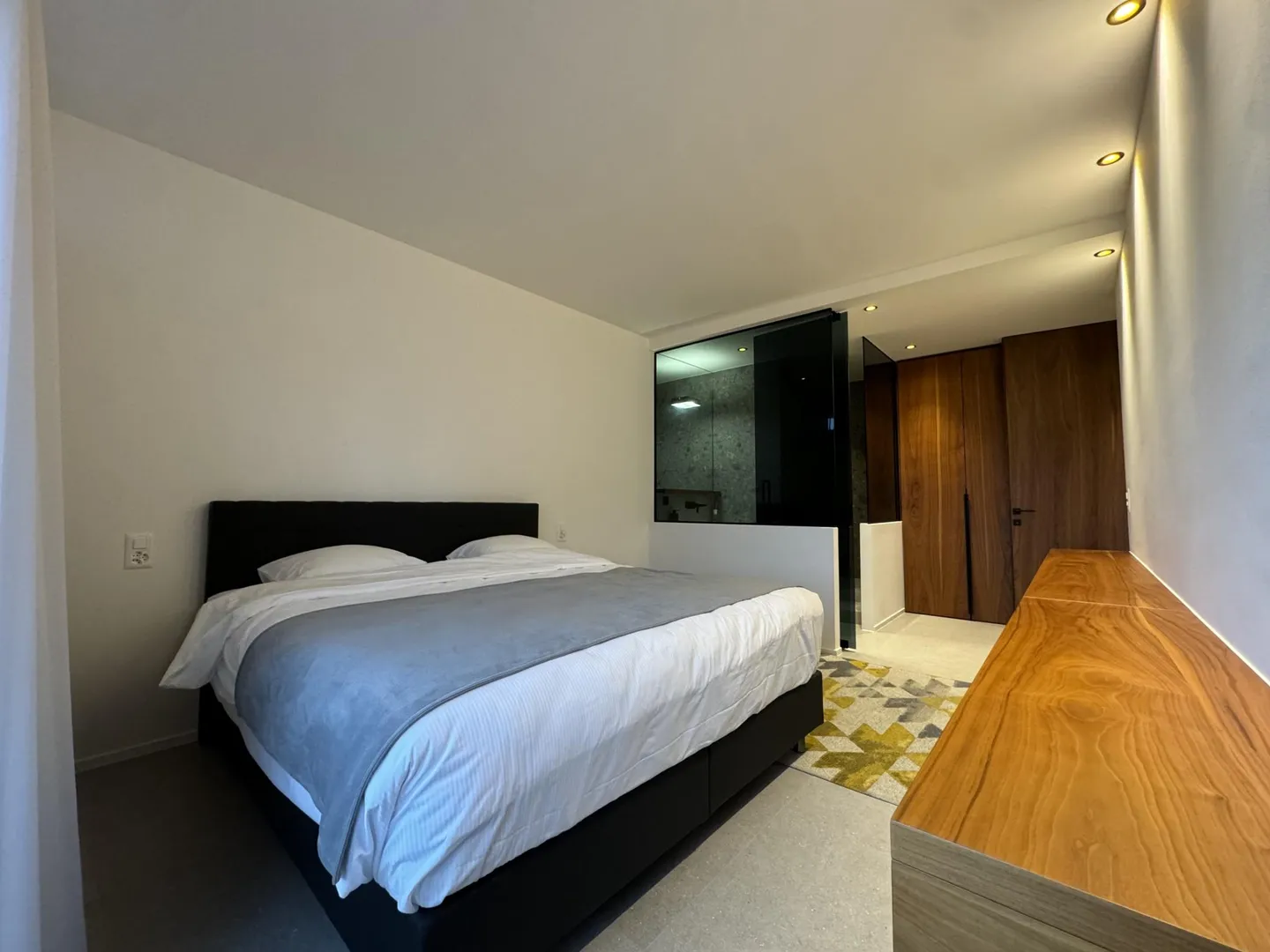 Luxury Apartment with Stunning Views - Photo 5 of 9