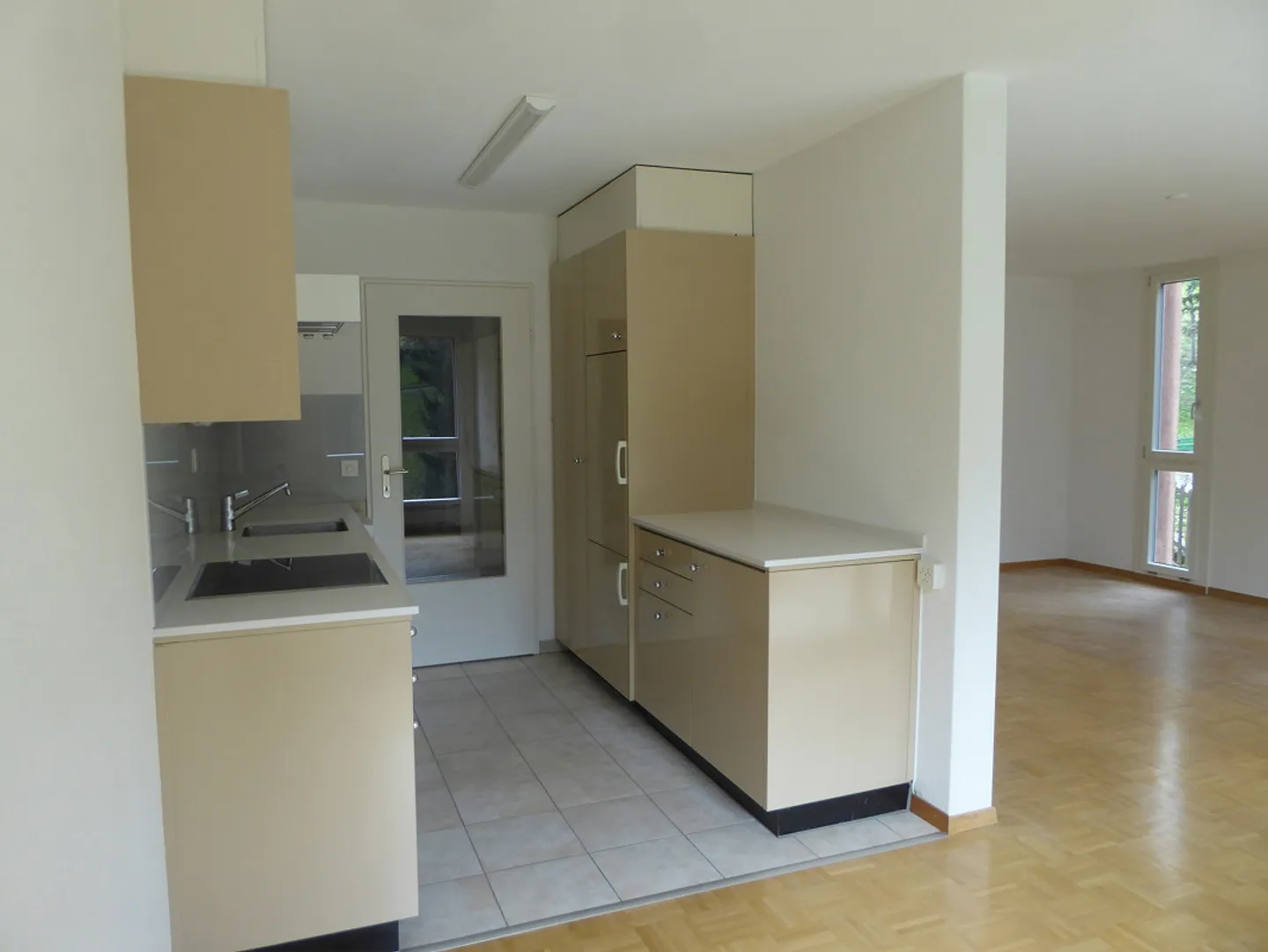 3.5 Room Apartment Prime Location Bright, Quiet Available Immediately for Rent - Photo 6 of 14
