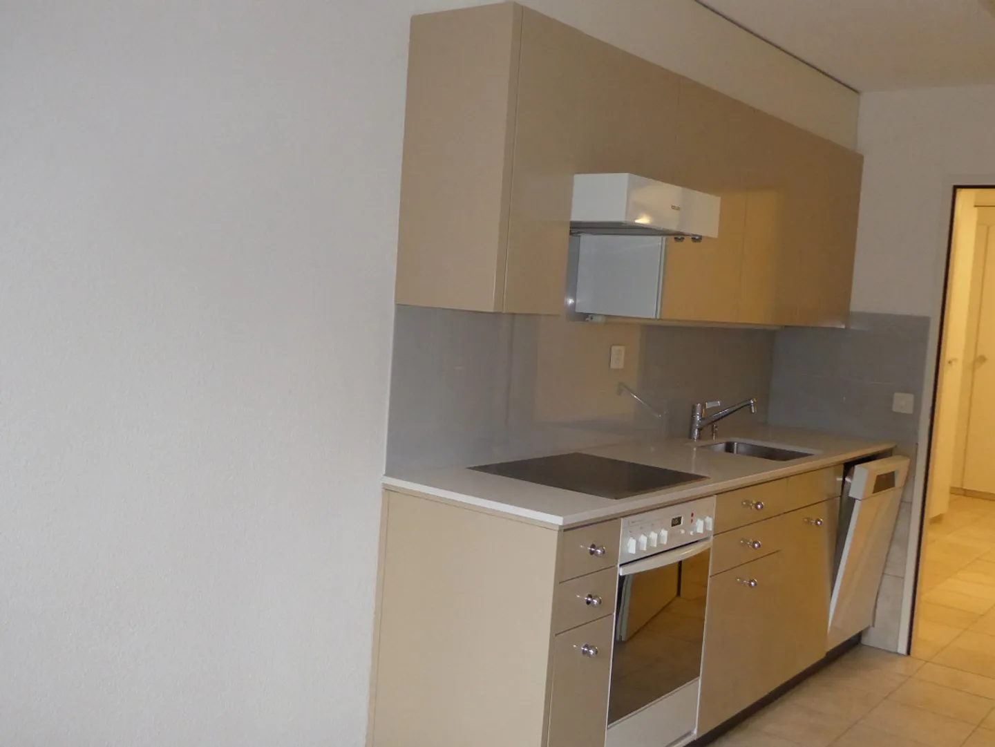 3.5 Room Apartment Prime Location Bright, Quiet Available Immediately for Rent - Photo 7 of 14